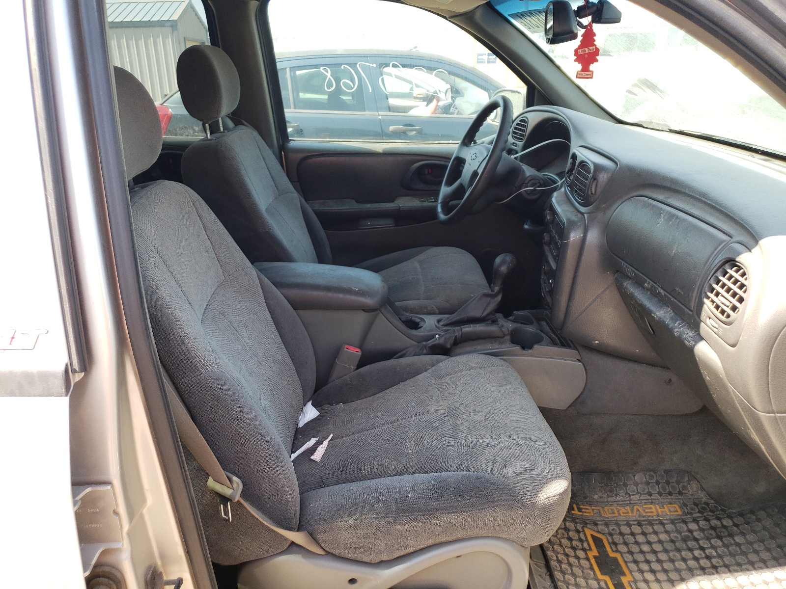 Photo 5 from auction – 2004 CHEVROLET TRAILBLAZE with VIN 1GNDT13S842182947