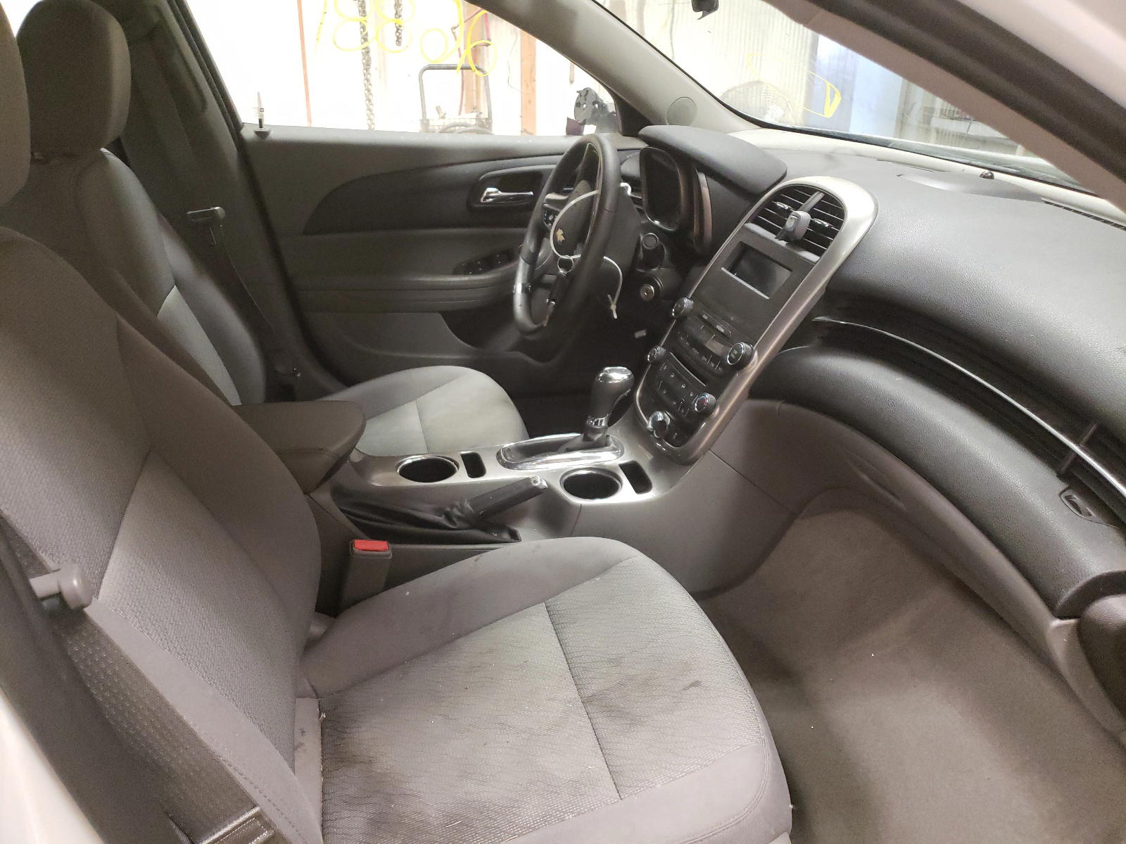 Photo 5 from auction – 2015 CHEVROLET MALIBU LS with VIN 1G11B5SL5FF201278