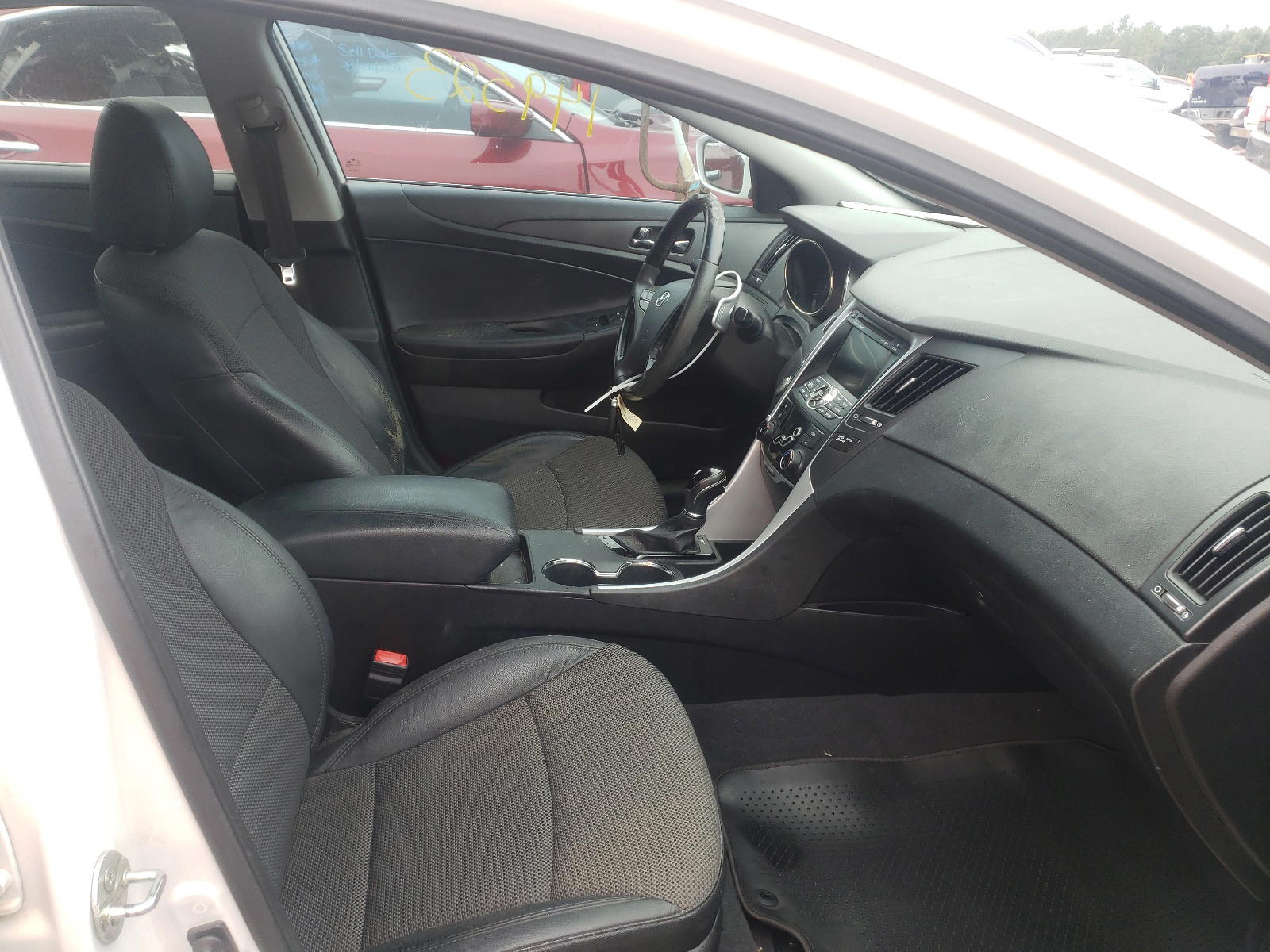 Photo 5 from auction – 2011 HYUNDAI SONATA SE with VIN 5NPEC4AC4BH147490