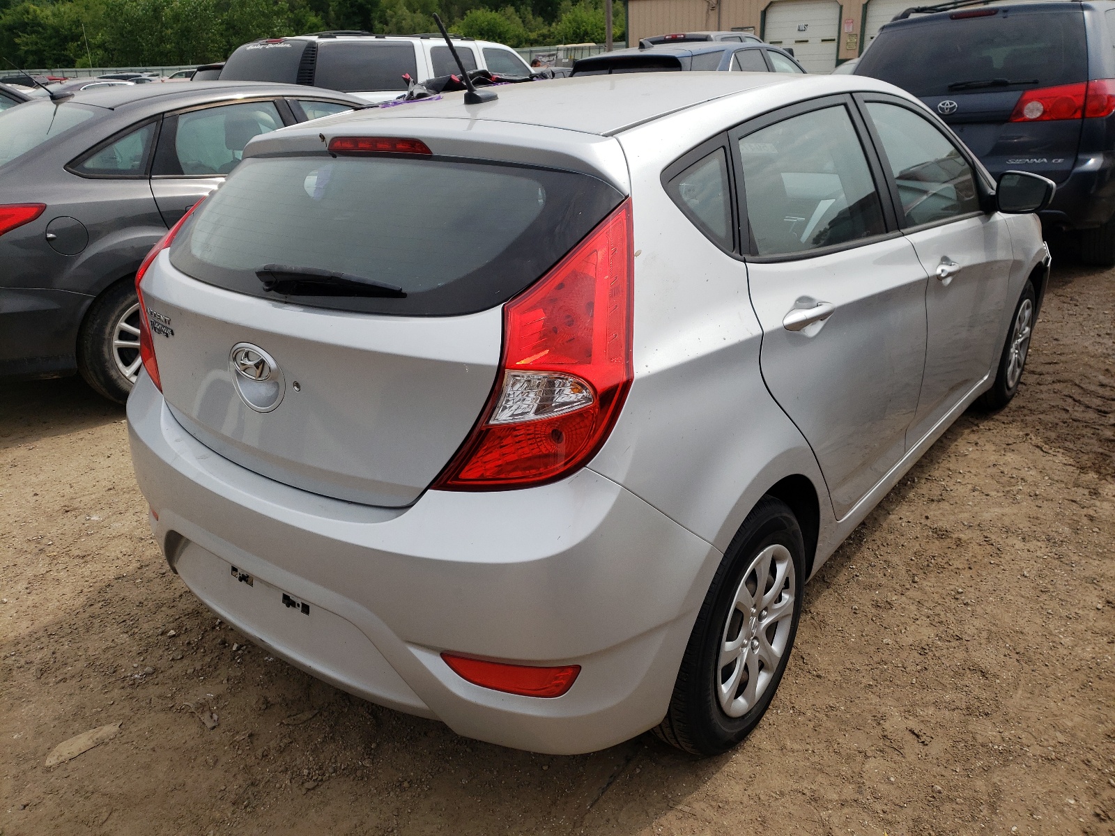 Photo 4 from auction – 2014 HYUNDAI ACCENT GLS with VIN KMHCT5AE1EU166597