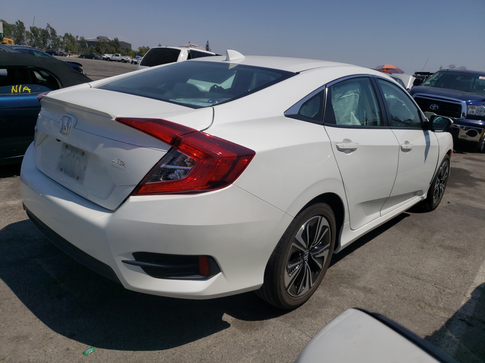 Photo 4 from auction – 2017 HONDA CIVIC EX with VIN 2HGFC1F46HH636142