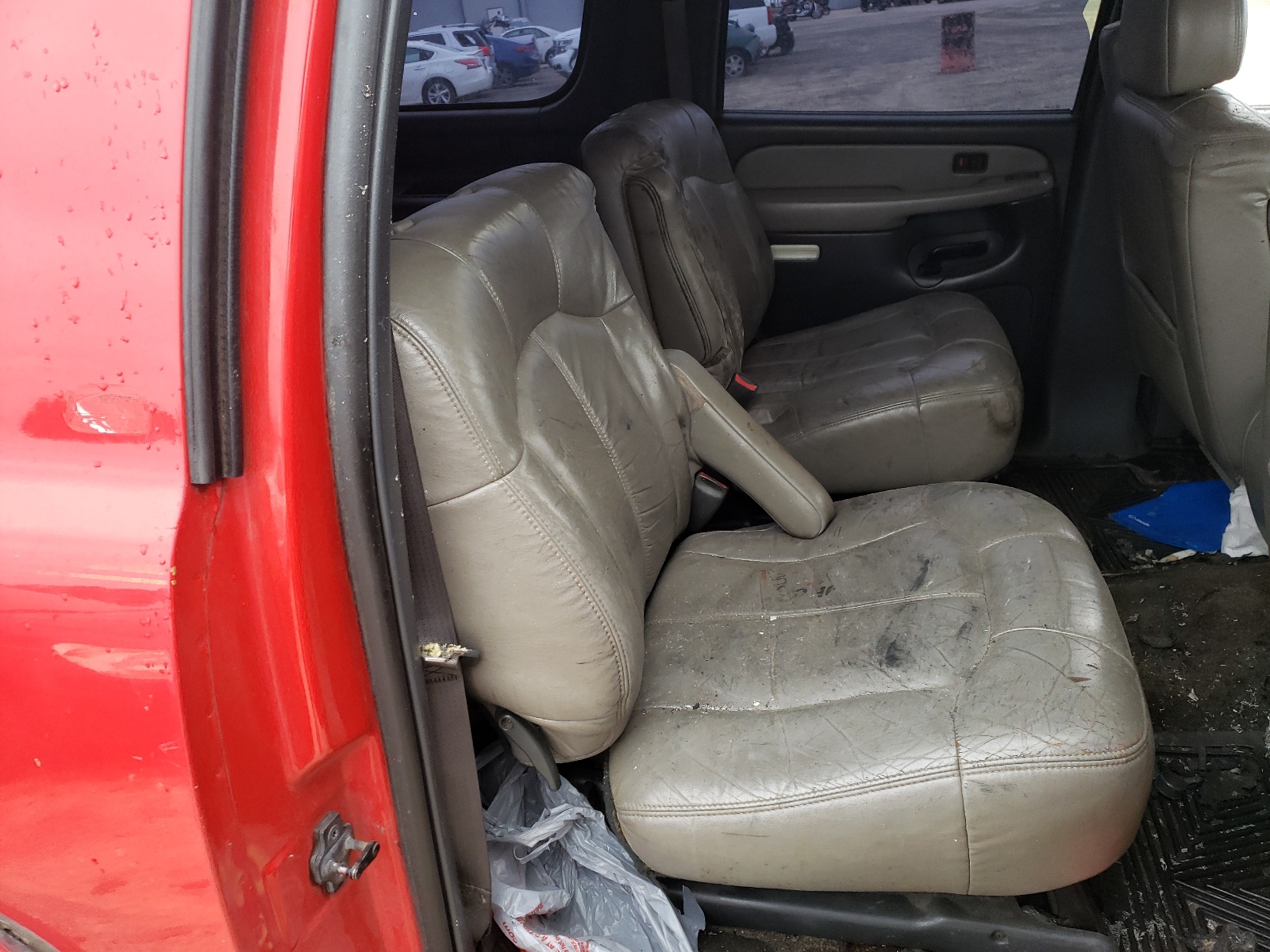 Photo 6 from auction – 2002 CHEVROLET SUBURBAN K with VIN 3GNFK16Z52G297675