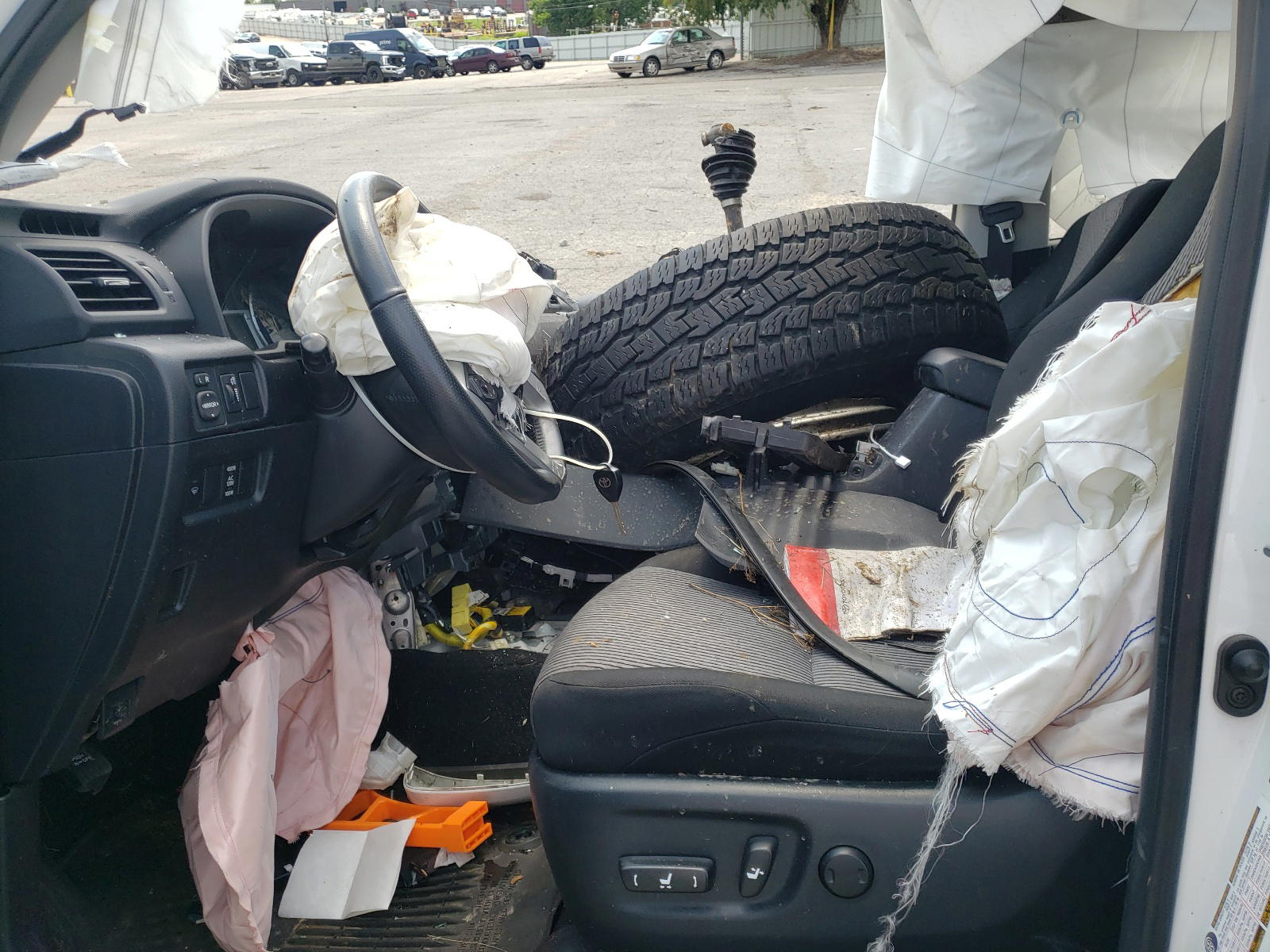 Photo 5 from auction – 2016 TOYOTA 4RUNNER SR with VIN JTEBU5JR1G5367277
