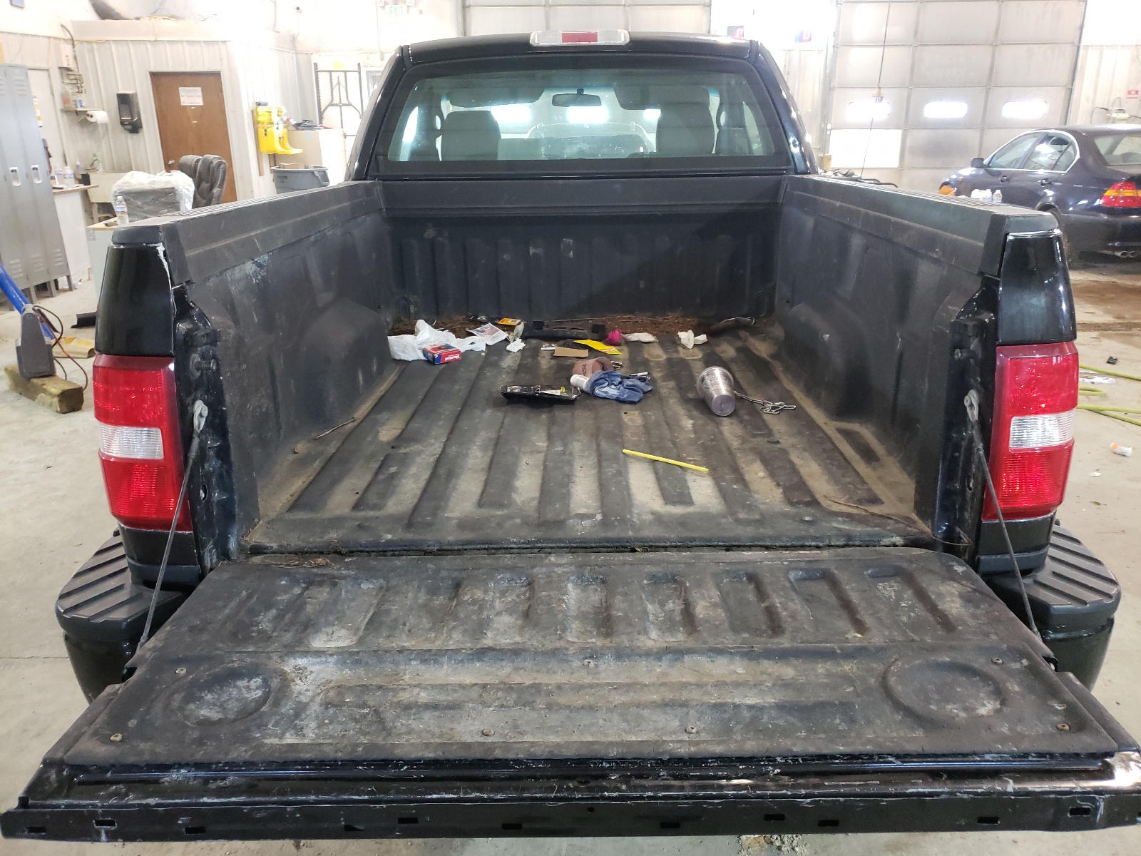 Zdjęcie 6 z aukcji – 2005 FORD F150 z VIN 1FTRF04W05KE67757