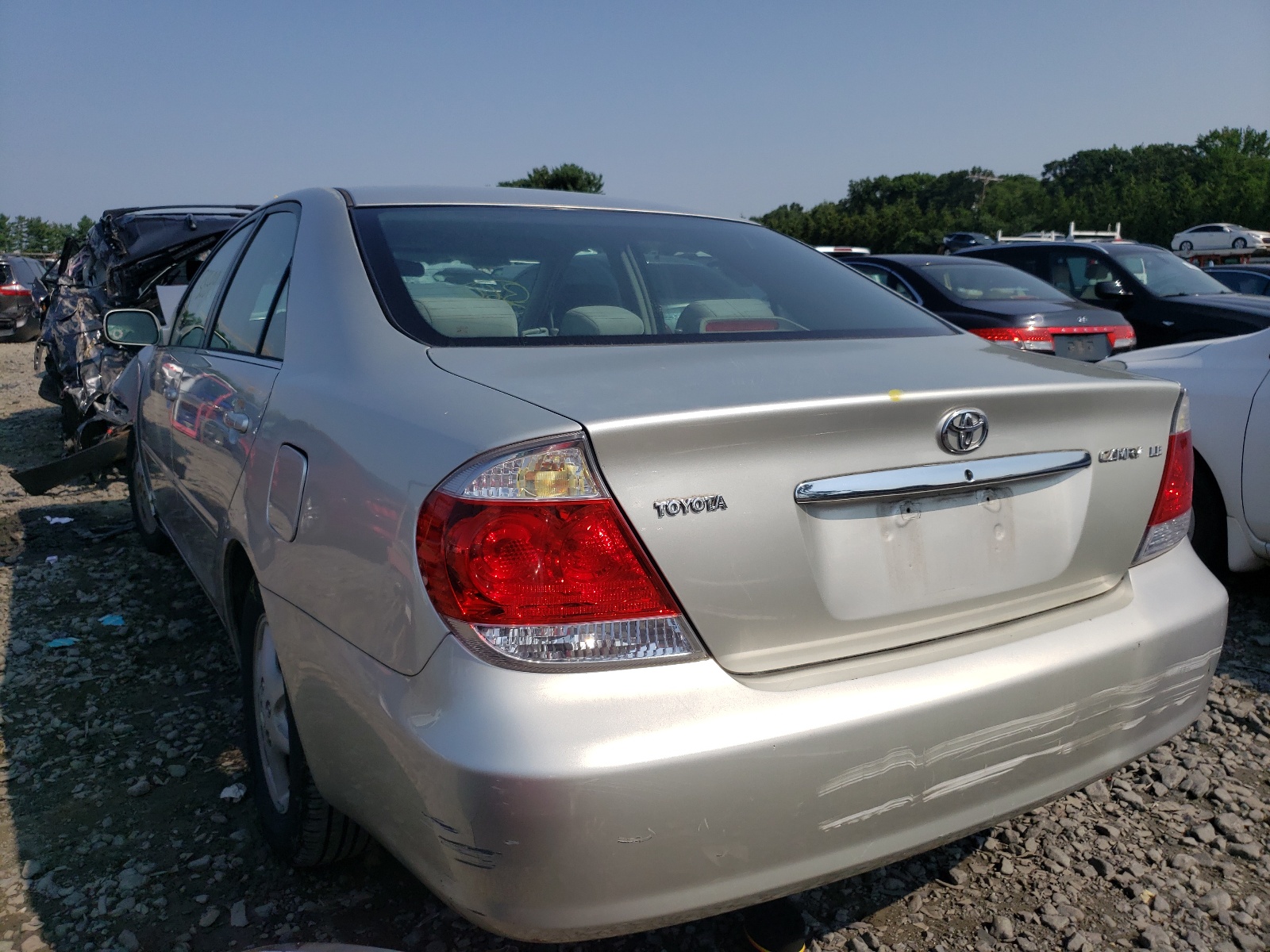 Photo 3 from auction – 2005 TOYOTA CAMRY LE with VIN 4T1BE32K35U059341