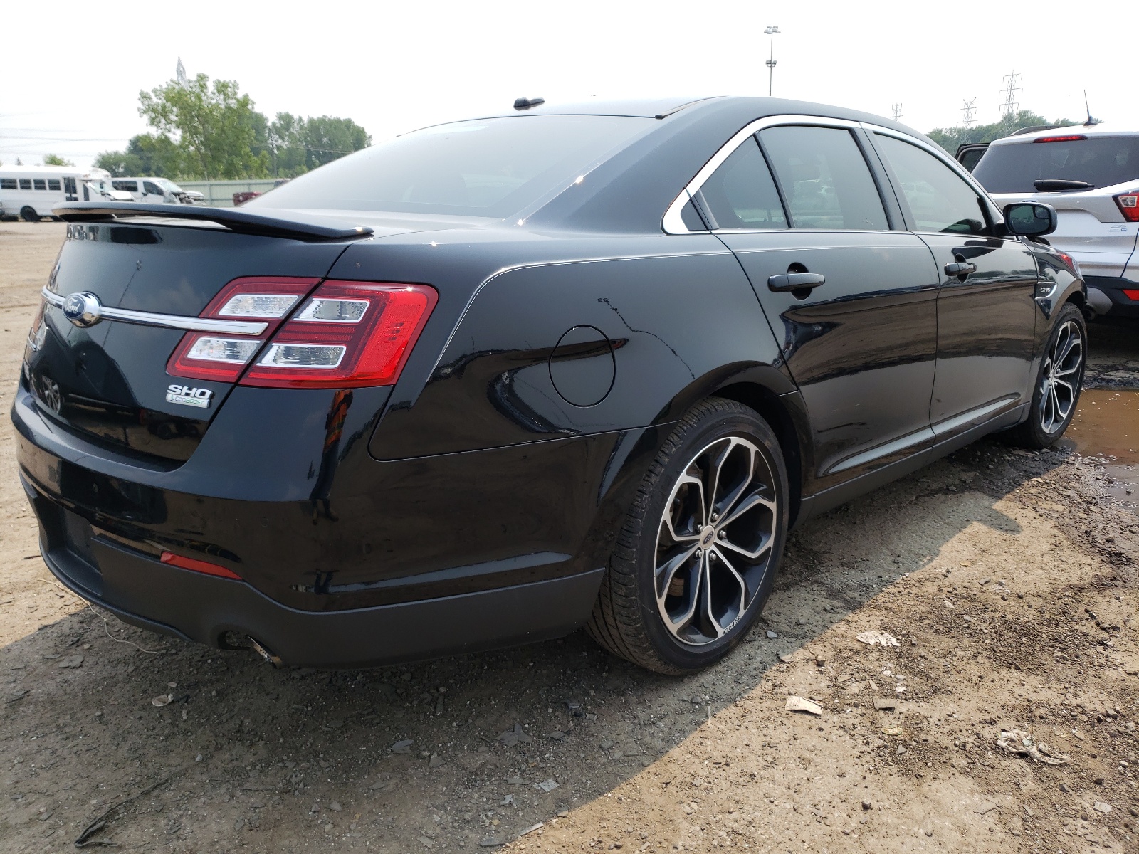 Photo 4 from auction – 2016 FORD TAURUS SHO with VIN 1FAHP2KT8GG147062
