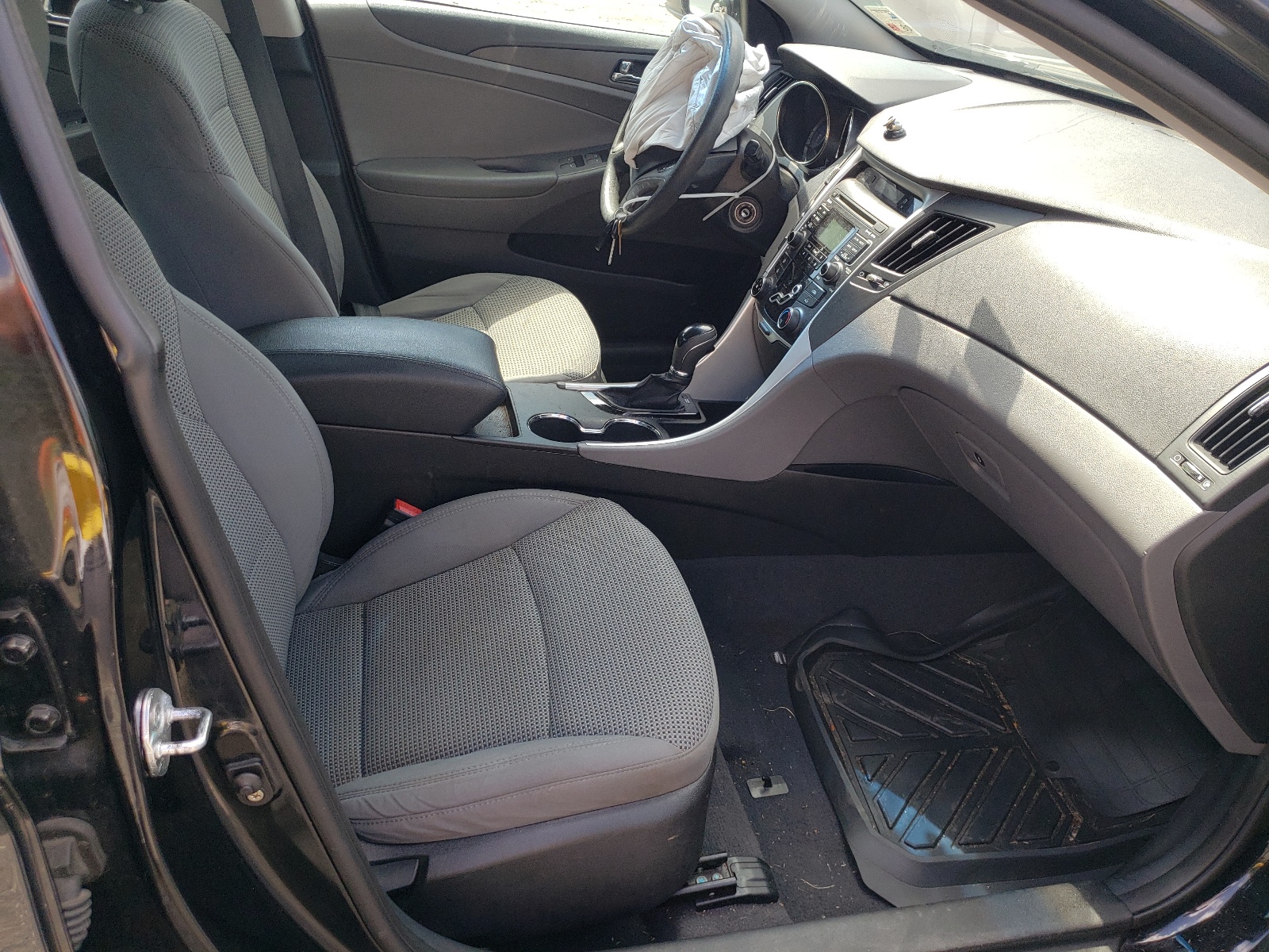 Photo 5 from auction – 2011 HYUNDAI SONATA GLS with VIN 5NPEB4AC2BH106424