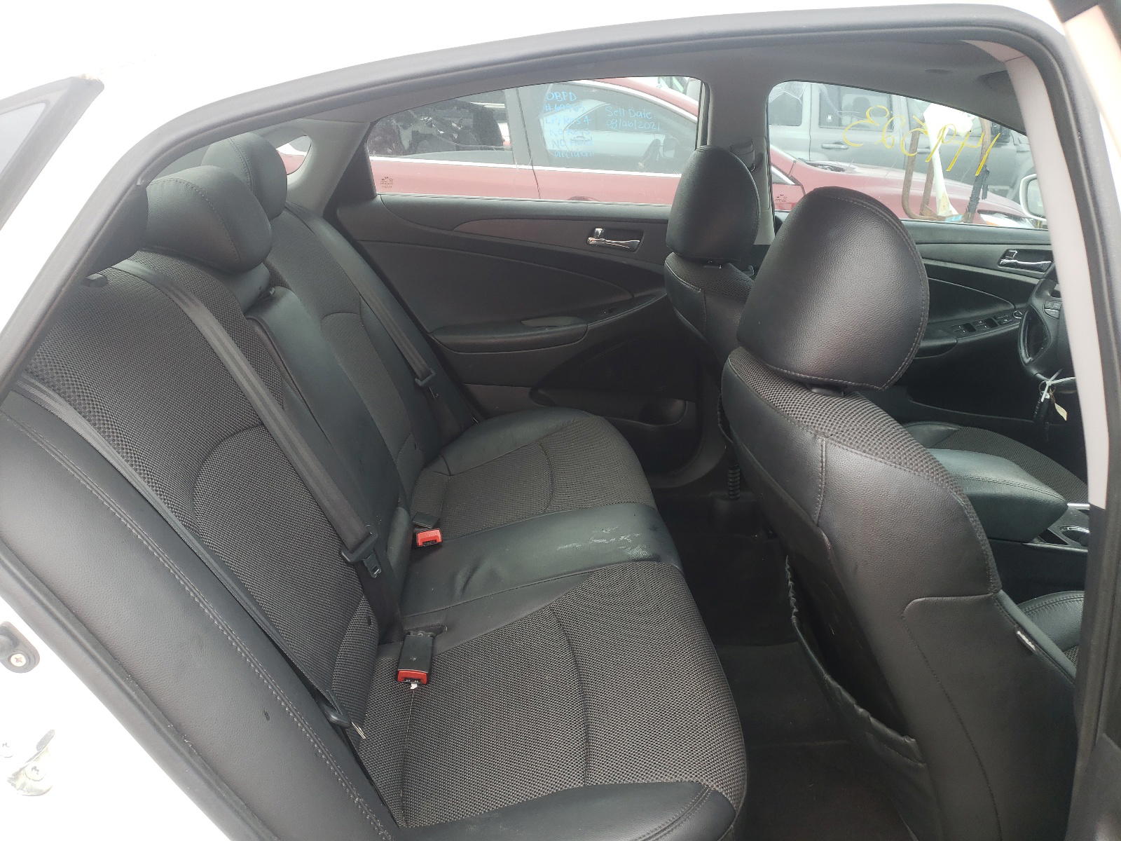 Photo 6 from auction – 2011 HYUNDAI SONATA SE with VIN 5NPEC4AC4BH147490