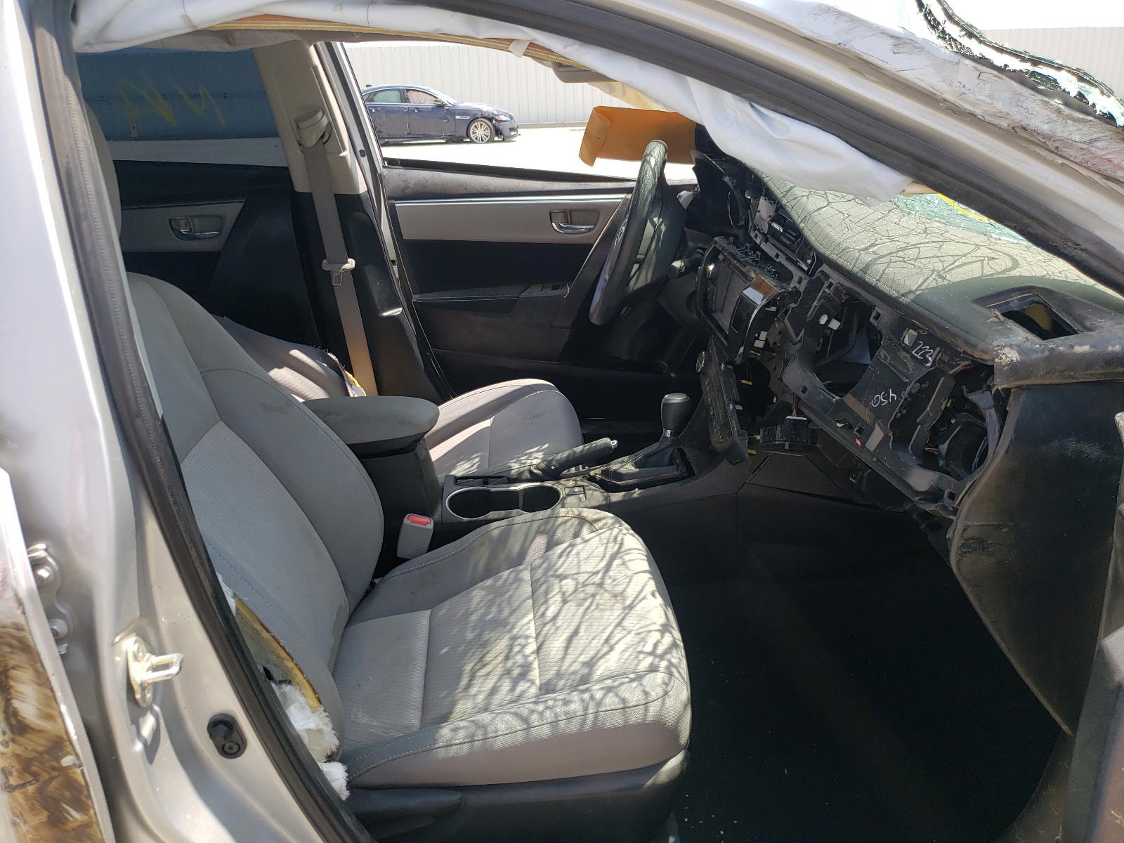 Photo 5 from auction – 2014 TOYOTA COROLLA L with VIN 5YFBURHEXEP129815
