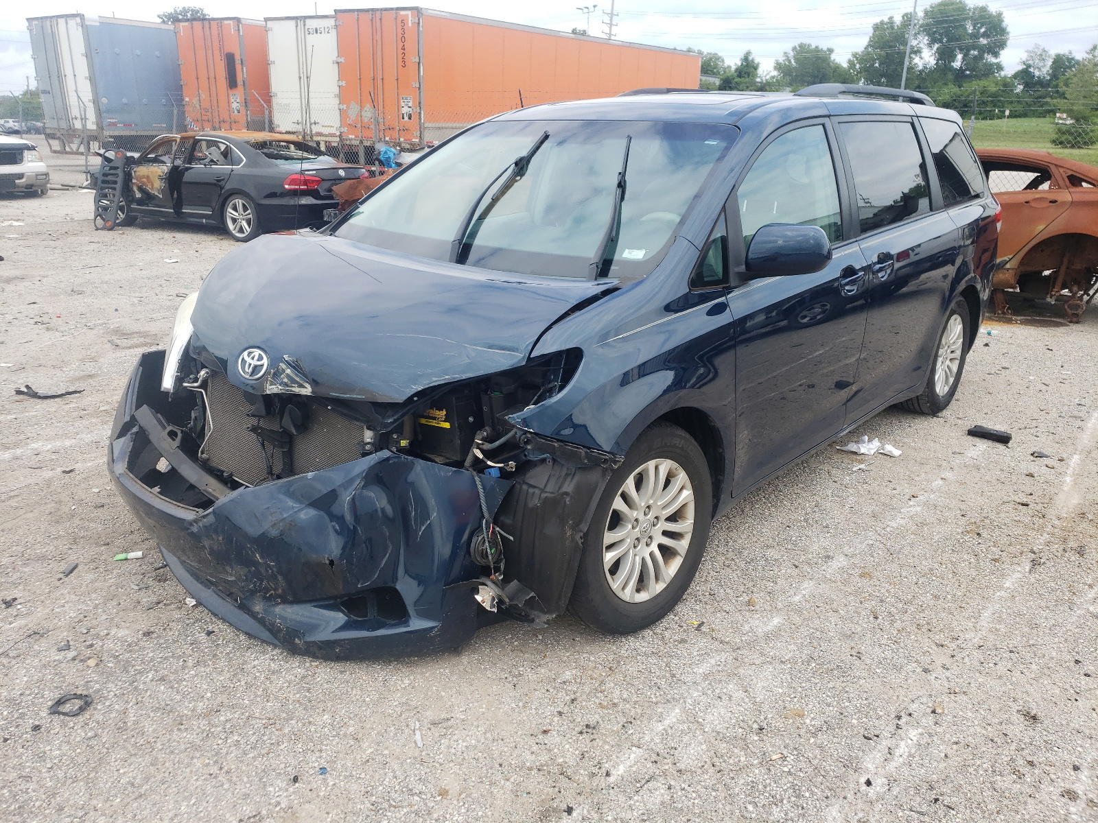 Photo 2 from auction – 2012 TOYOTA SIENNA XLE with VIN 5TDYK3DC0CS264341