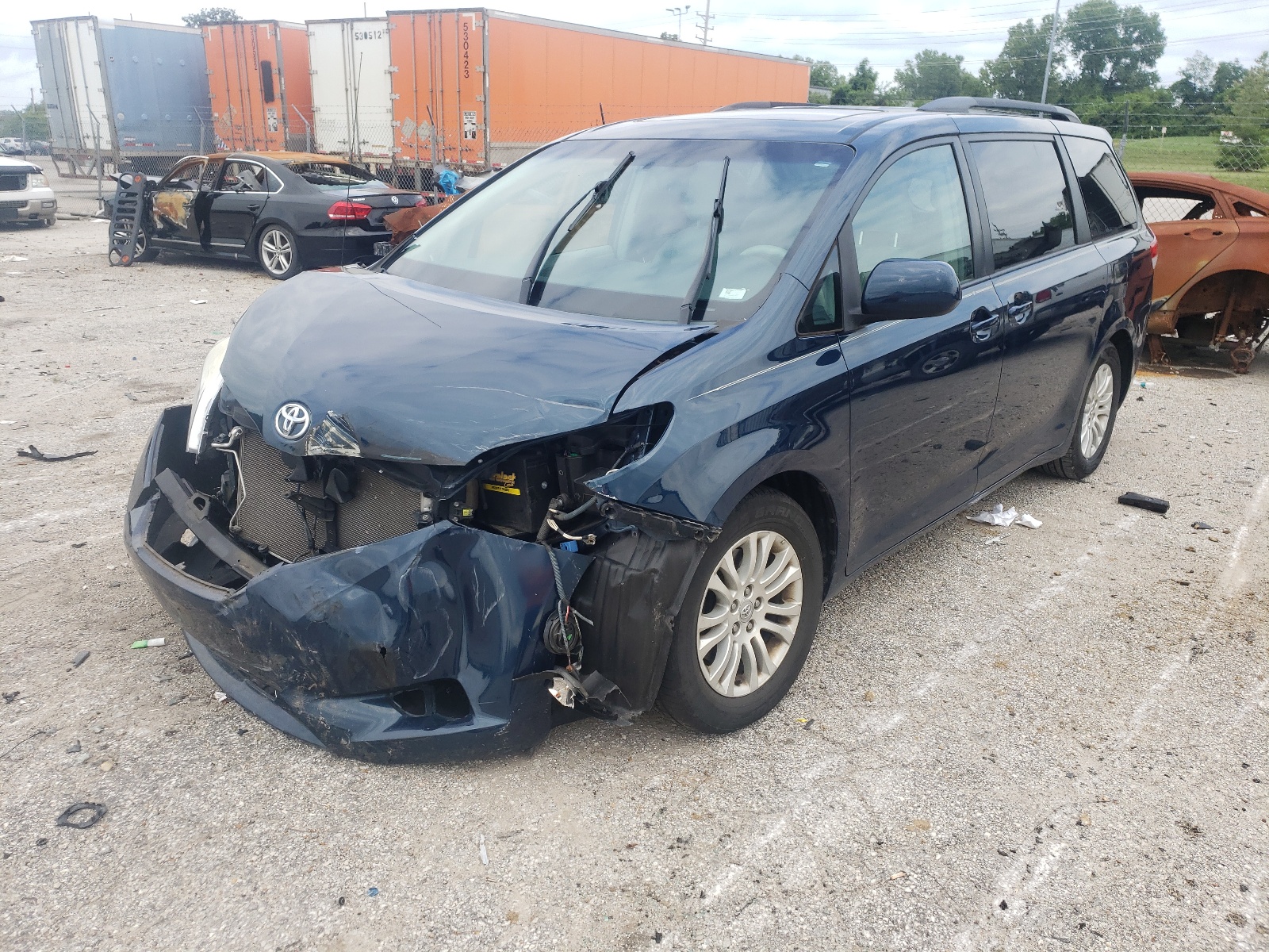 Zdjęcie 2 z aukcji – 2012 TOYOTA SIENNA XLE z VIN 5TDYK3DC0CS264341
