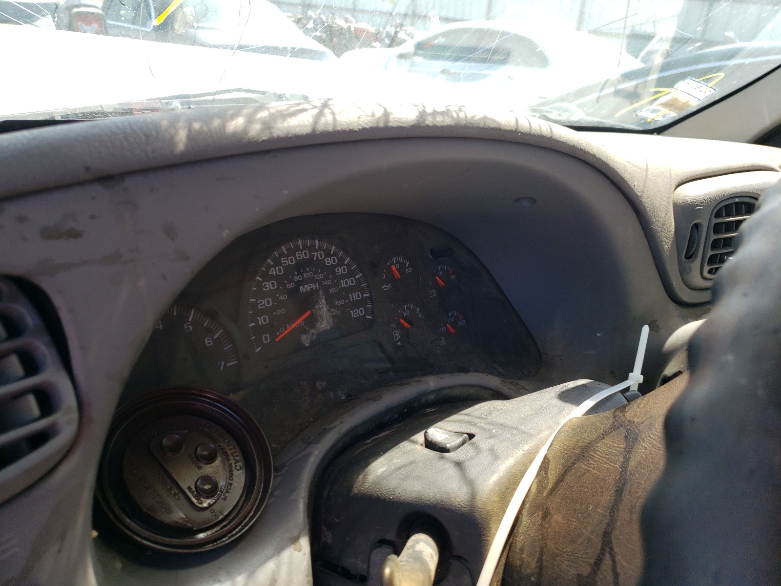 Photo 8 from auction – 2005 CHEVROLET TRAILBLAZE with VIN 1GNDT13S752353656