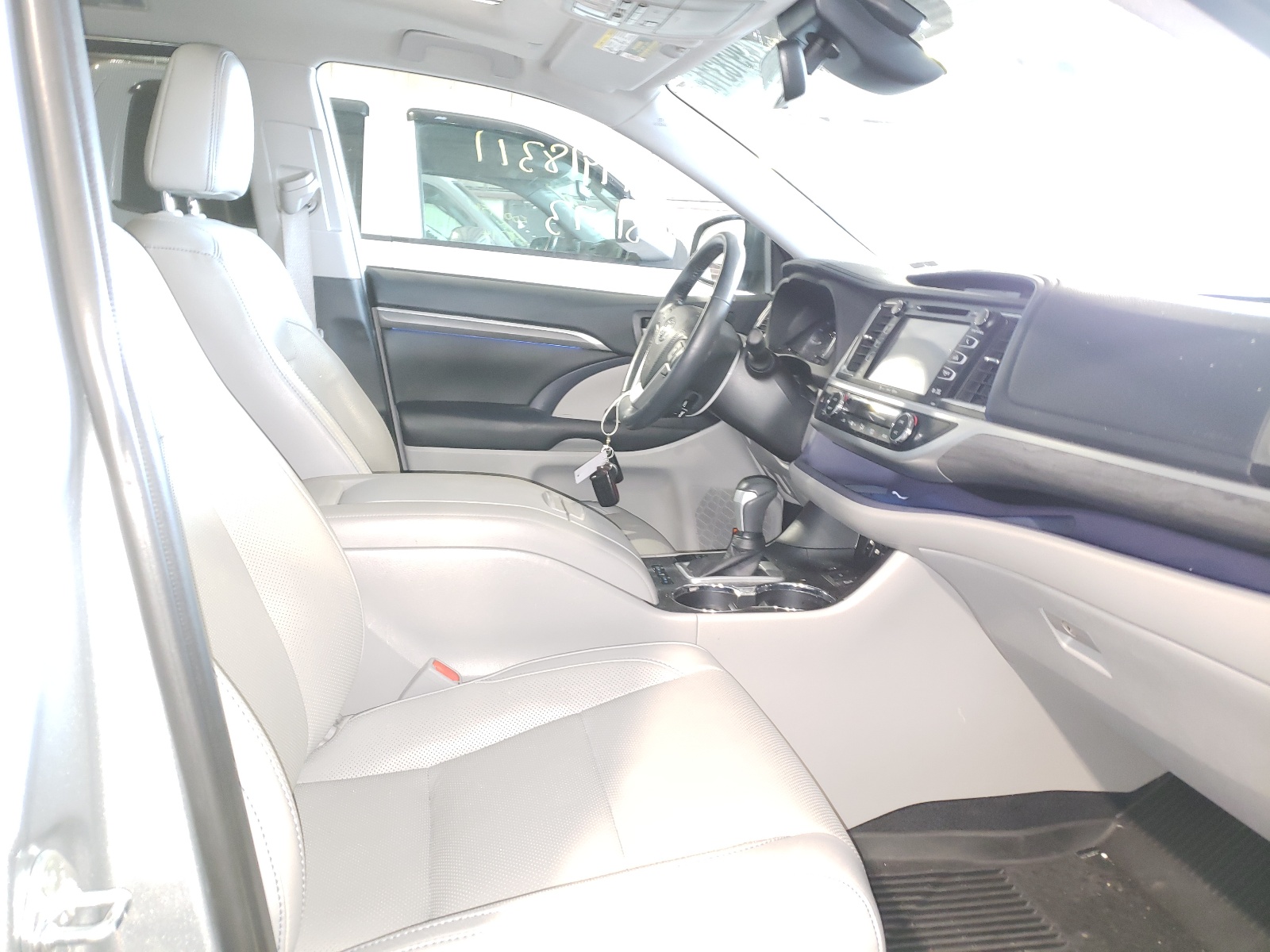 Photo 5 from auction – 2019 TOYOTA HIGHLANDER with VIN 5TDDZRFH4KS928855