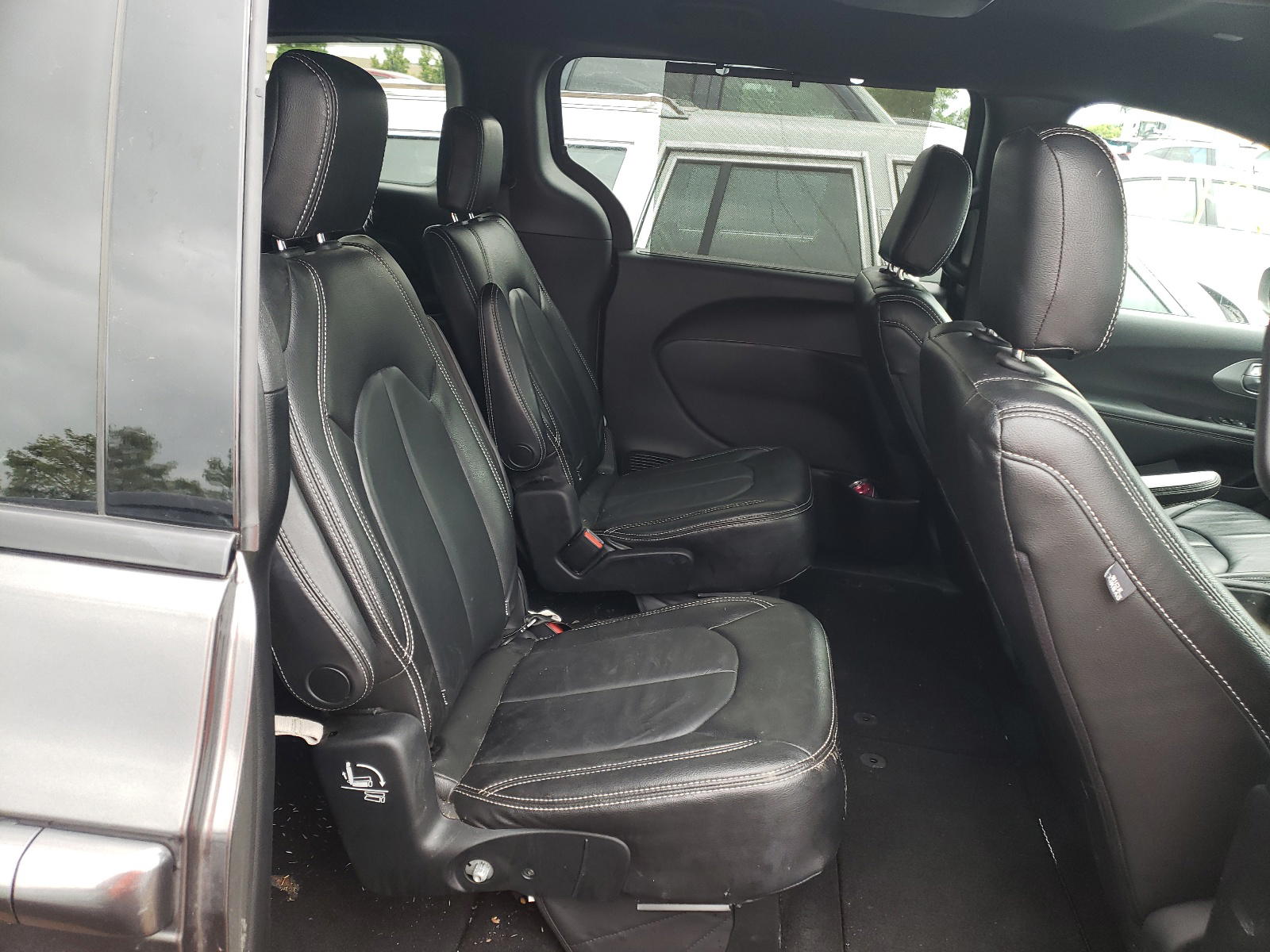 Photo 6 from auction – 2018 CHRYSLER PACIFICA T with VIN 2C4RC1FG2JR356708