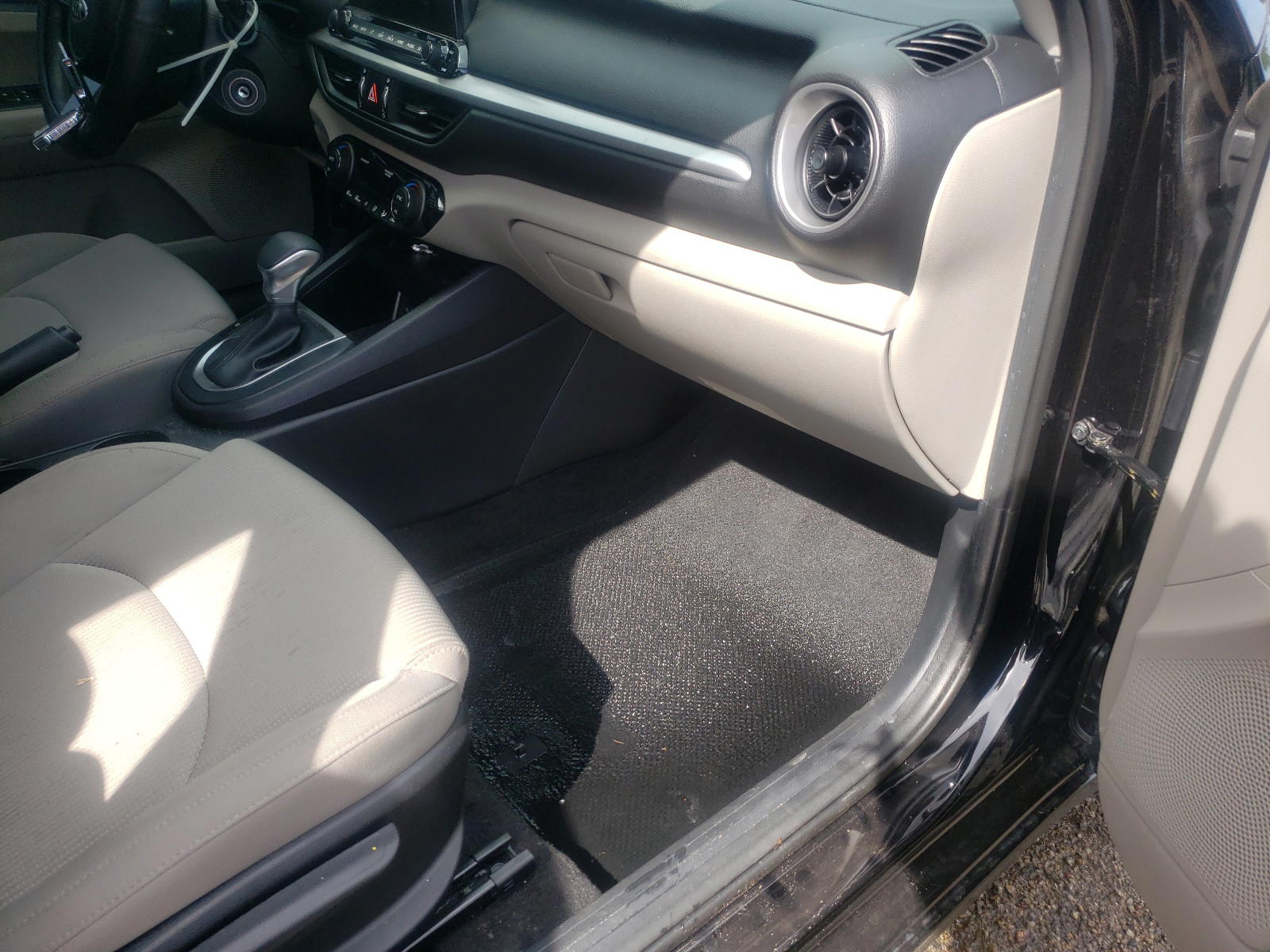 Photo 9 from auction – 2019 KIA FORTE FE with VIN 3KPF24AD4KE044204
