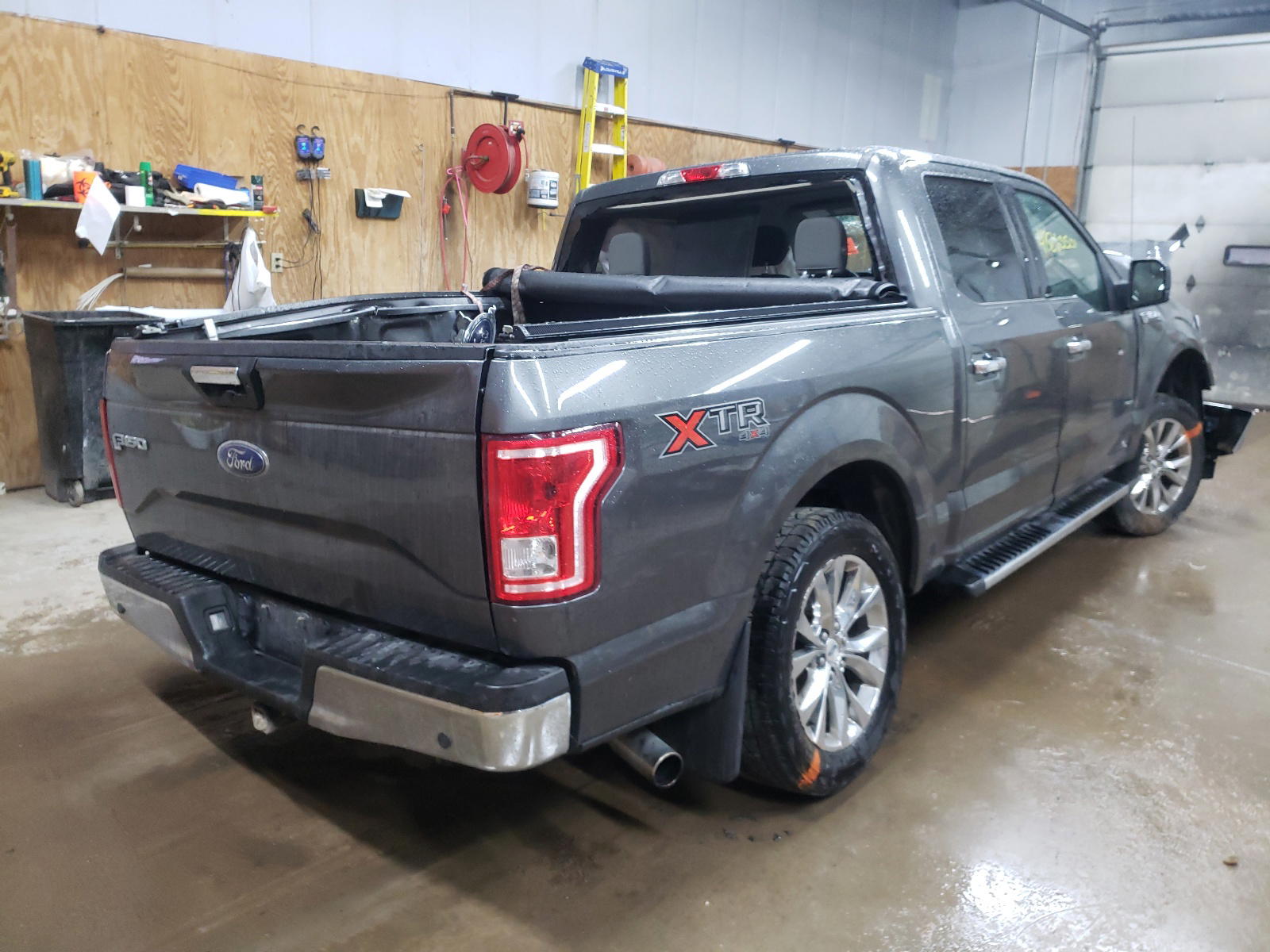 Photo 4 from auction – 2017 FORD F150 SUPER with VIN 1FTEW1EP5HFB54079