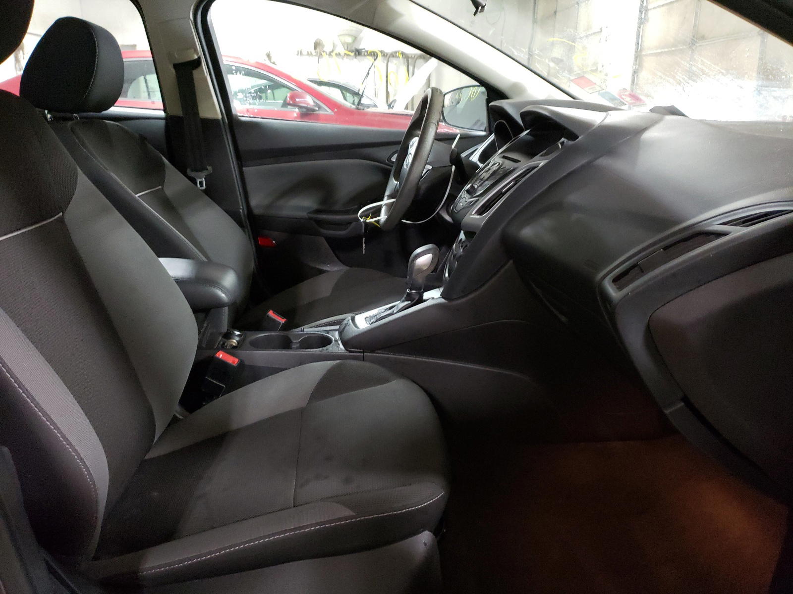 Photo 5 from auction – 2014 FORD FOCUS SE with VIN 1FADP3F27EL107209