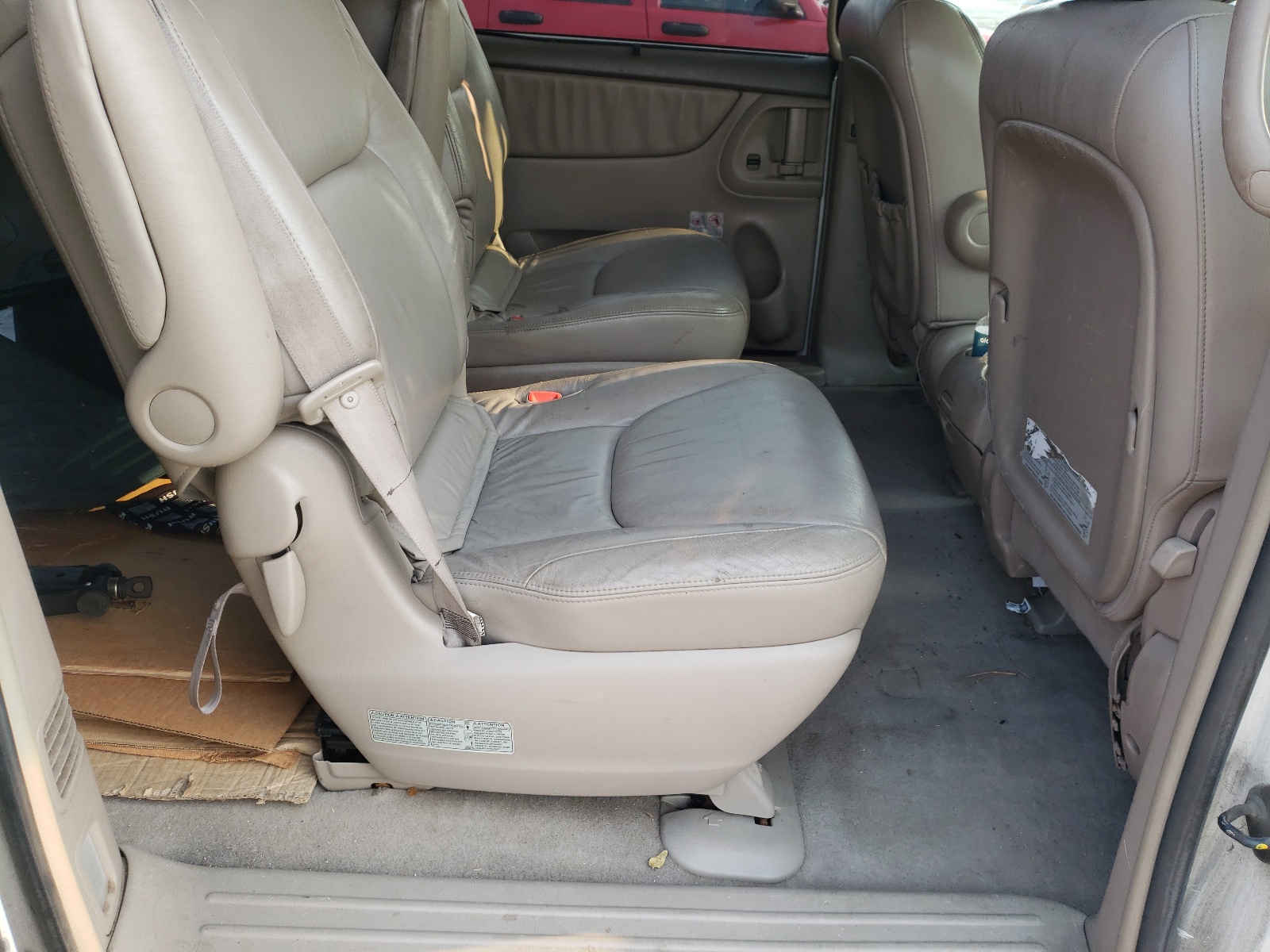 Photo 6 from auction – 2004 TOYOTA SIENNA XLE with VIN 5TDZA22C54S193904