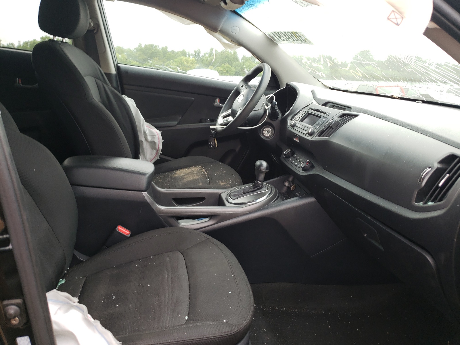 Photo 5 from auction – 2011 KIA SPORTAGE L with VIN KNDPBCA24B7169412