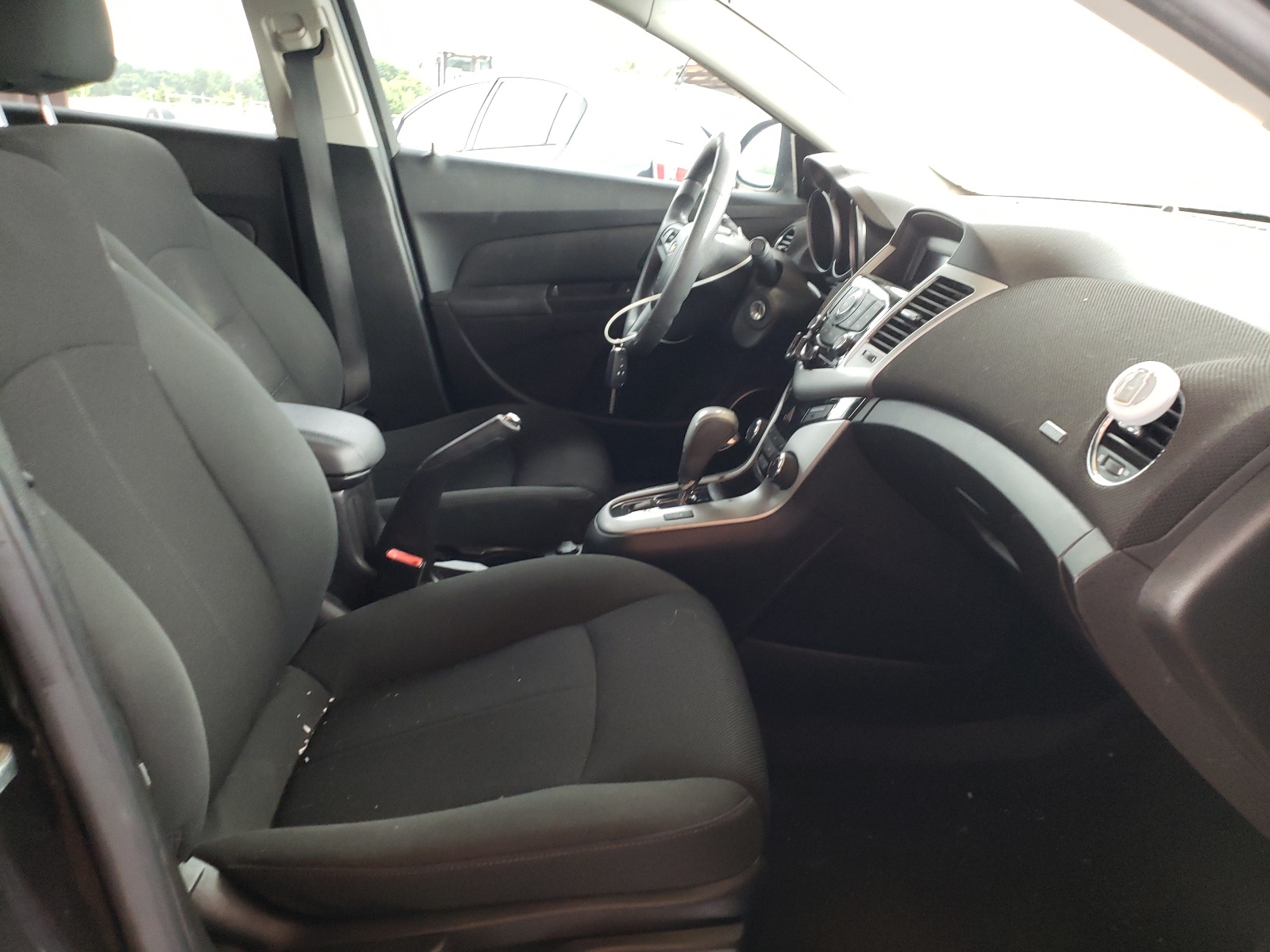 Photo 5 from auction – 2012 CHEVROLET CRUZE with VIN 1G1PE5SC8C7121674