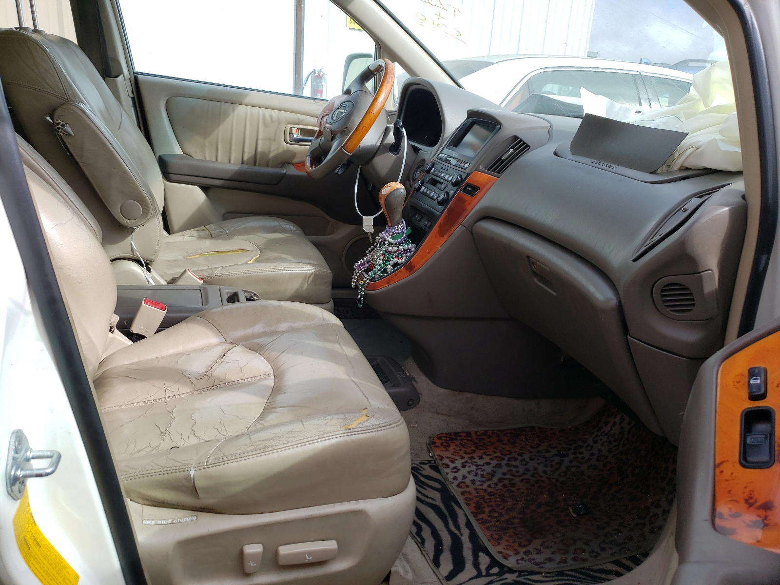 Photo 5 from auction – 2001 LEXUS RX 300 with VIN JTJGF10UX10084509