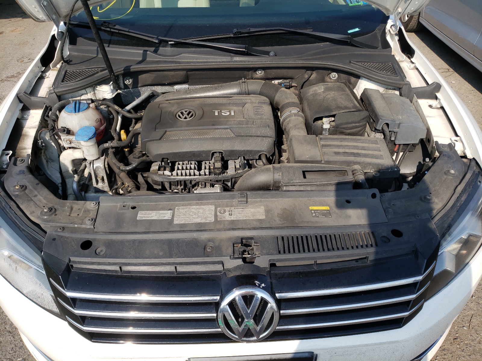 Photo 7 from auction – 2015 VOLKSWAGEN PASSAT S with VIN 1VWAT7A30FC114288