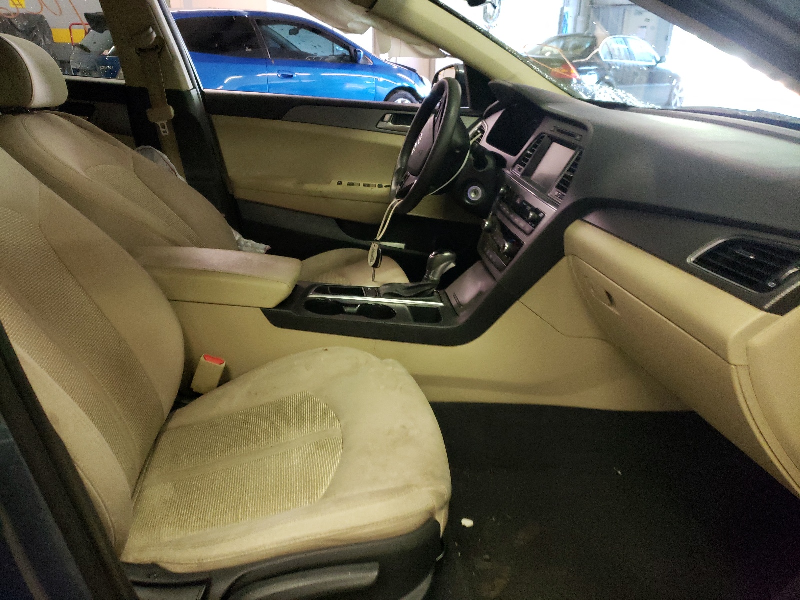 Photo 5 from auction – 2016 HYUNDAI SONATA SE with VIN 5NPE24AF5GH276875