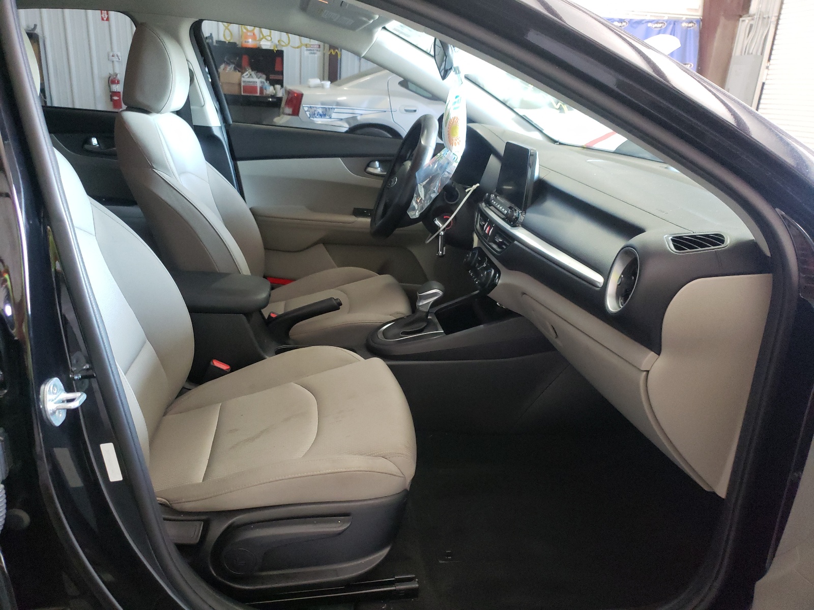 Zdjęcie 5 z aukcji – 2019 KIA FORTE FE z VIN 3KPF24AD4KE044204