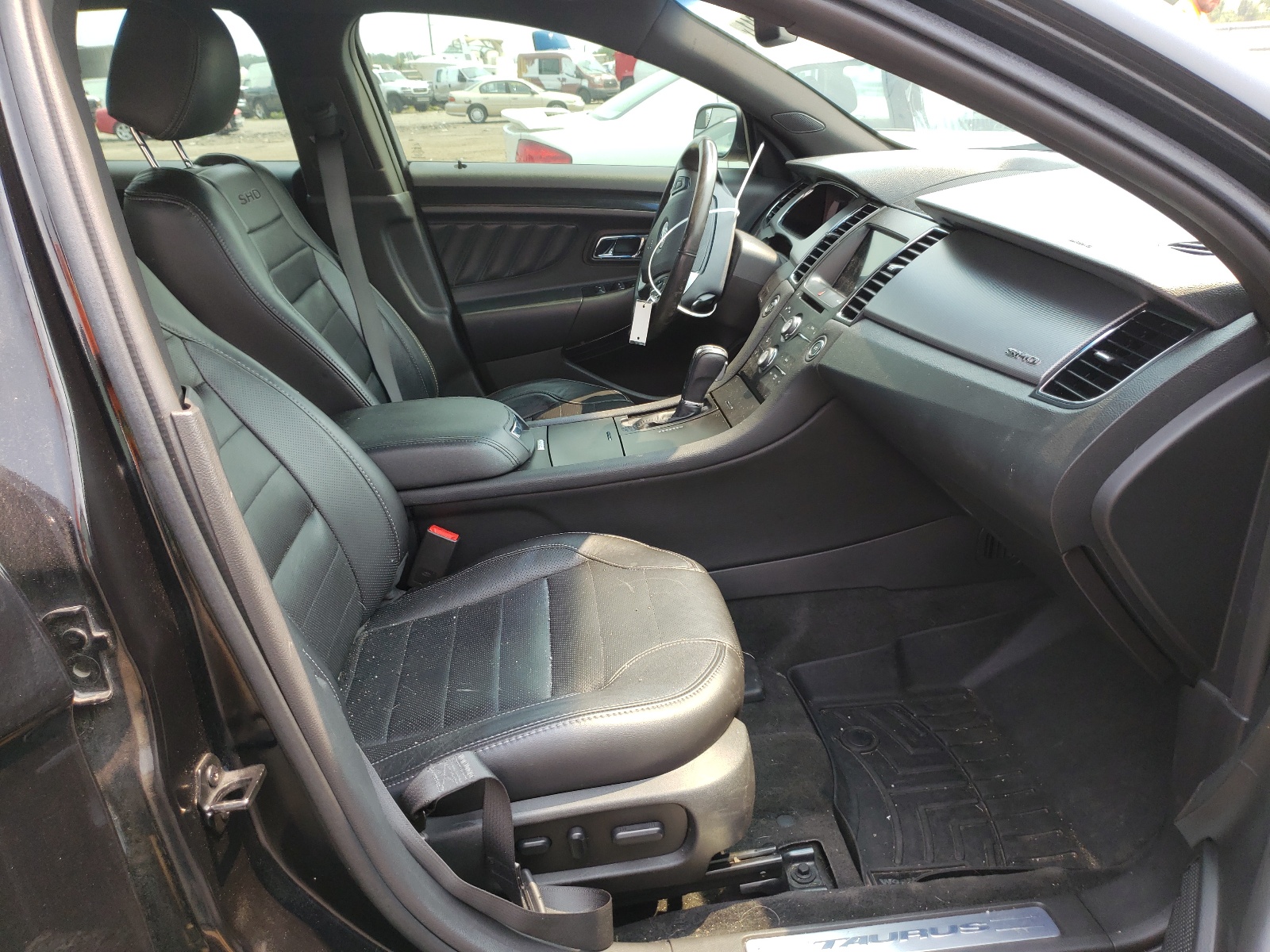 Photo 5 from auction – 2016 FORD TAURUS SHO with VIN 1FAHP2KT8GG147062