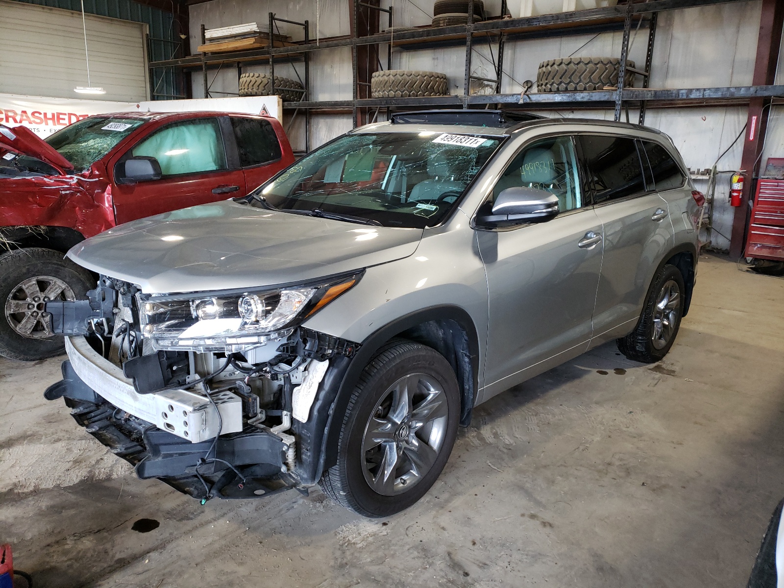 Photo 2 from auction – 2019 TOYOTA HIGHLANDER with VIN 5TDDZRFH4KS928855