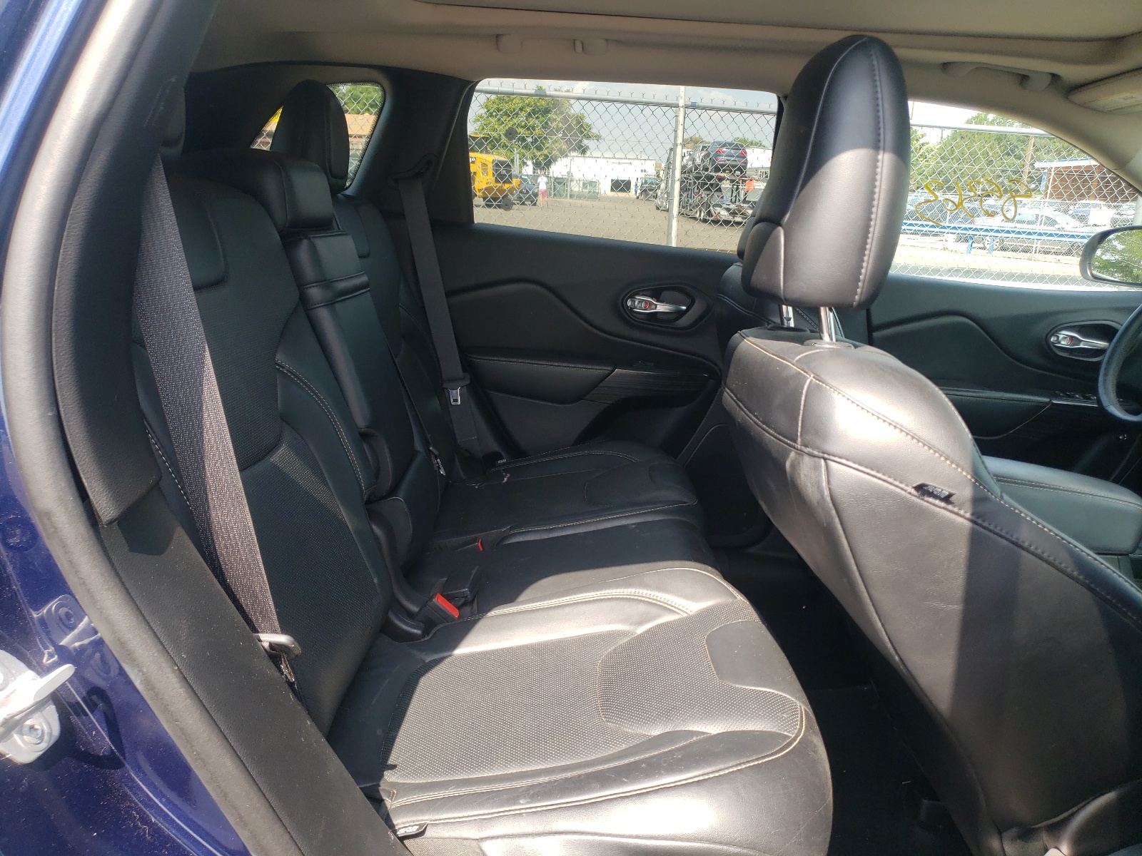 Photo 6 from auction – 2014 JEEP CHEROKEE L with VIN 1C4PJMDSXEW130483