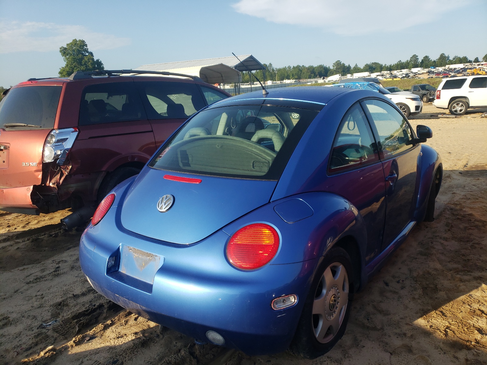 Photo 4 from auction – 2000 VOLKSWAGEN NEW BEETLE with VIN 3VWDD21C0YM437979