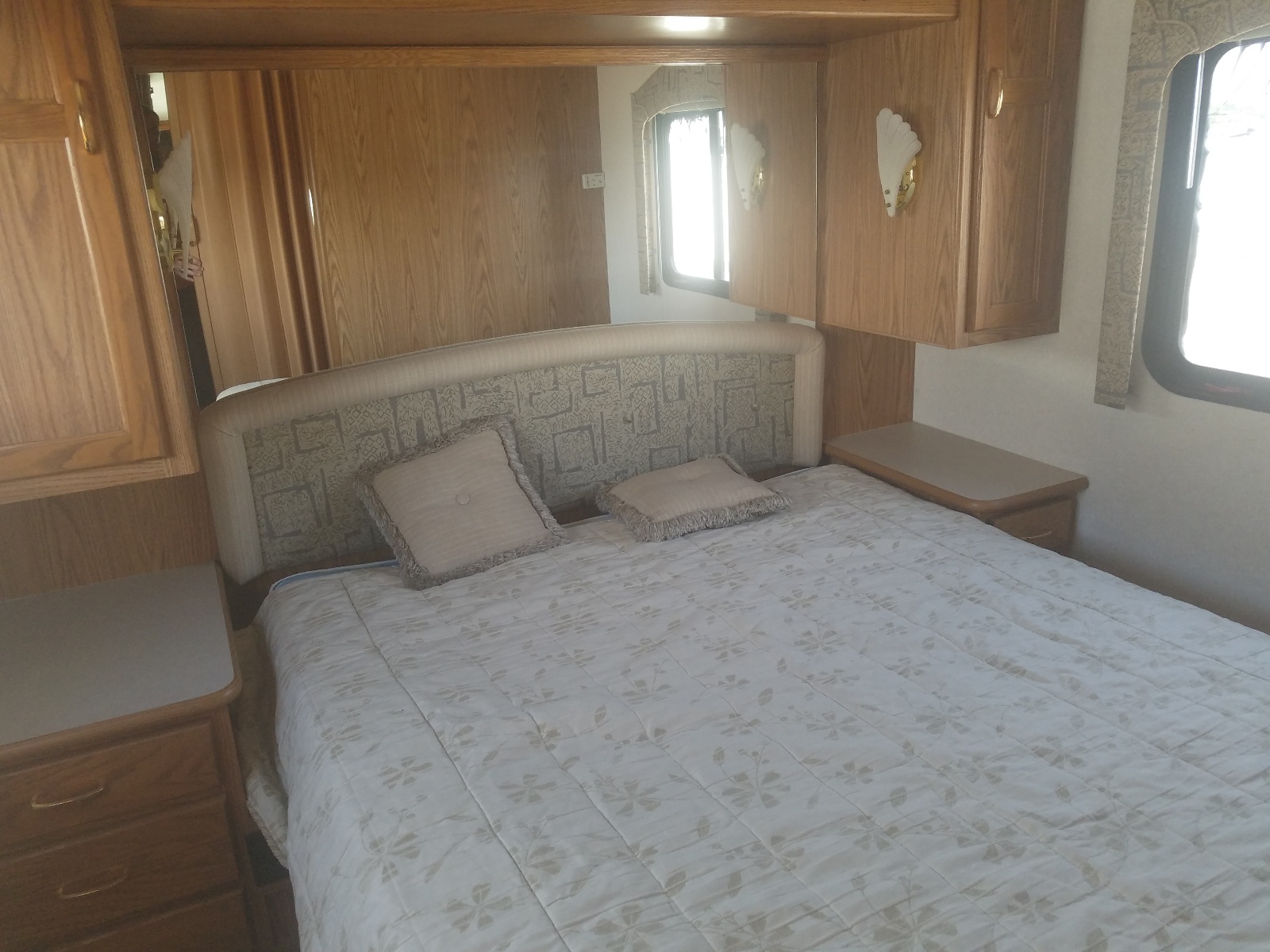 Photo 6 from auction – 2001 SEAB MOTORHOME with VIN 1FCNF53S4Y0A05423