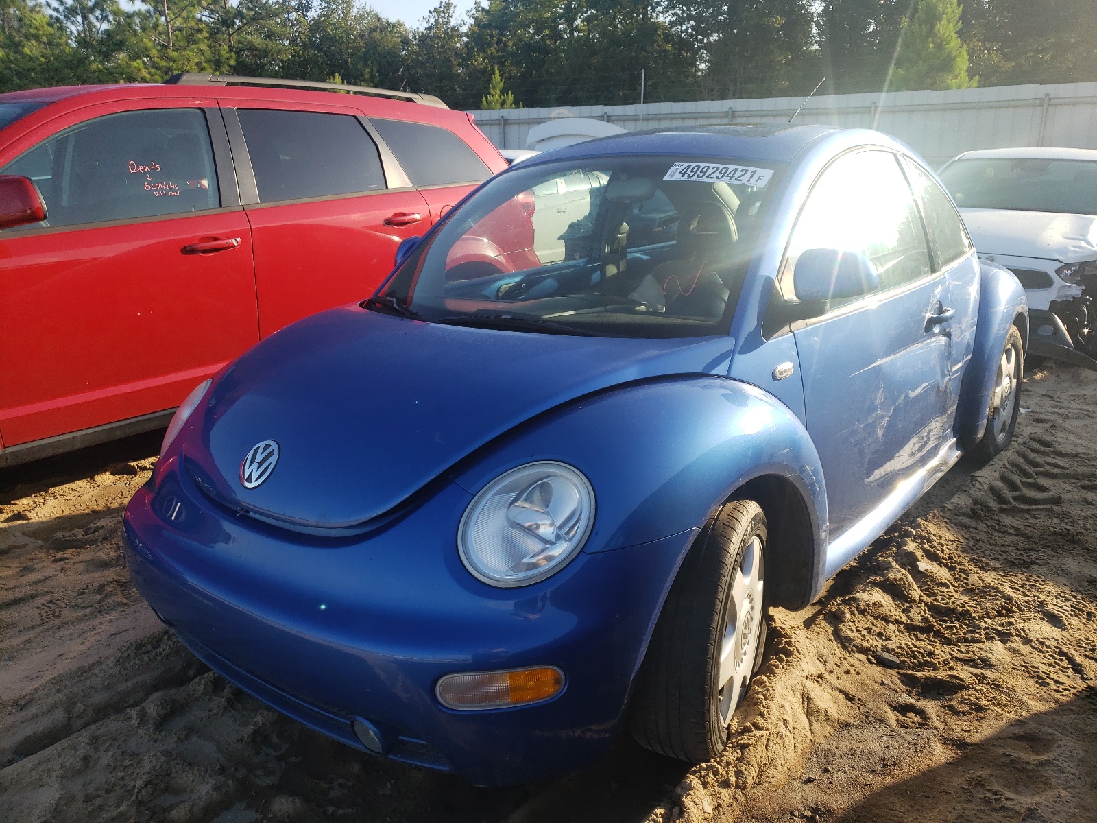 Photo 2 from auction – 2000 VOLKSWAGEN NEW BEETLE with VIN 3VWDD21C0YM437979