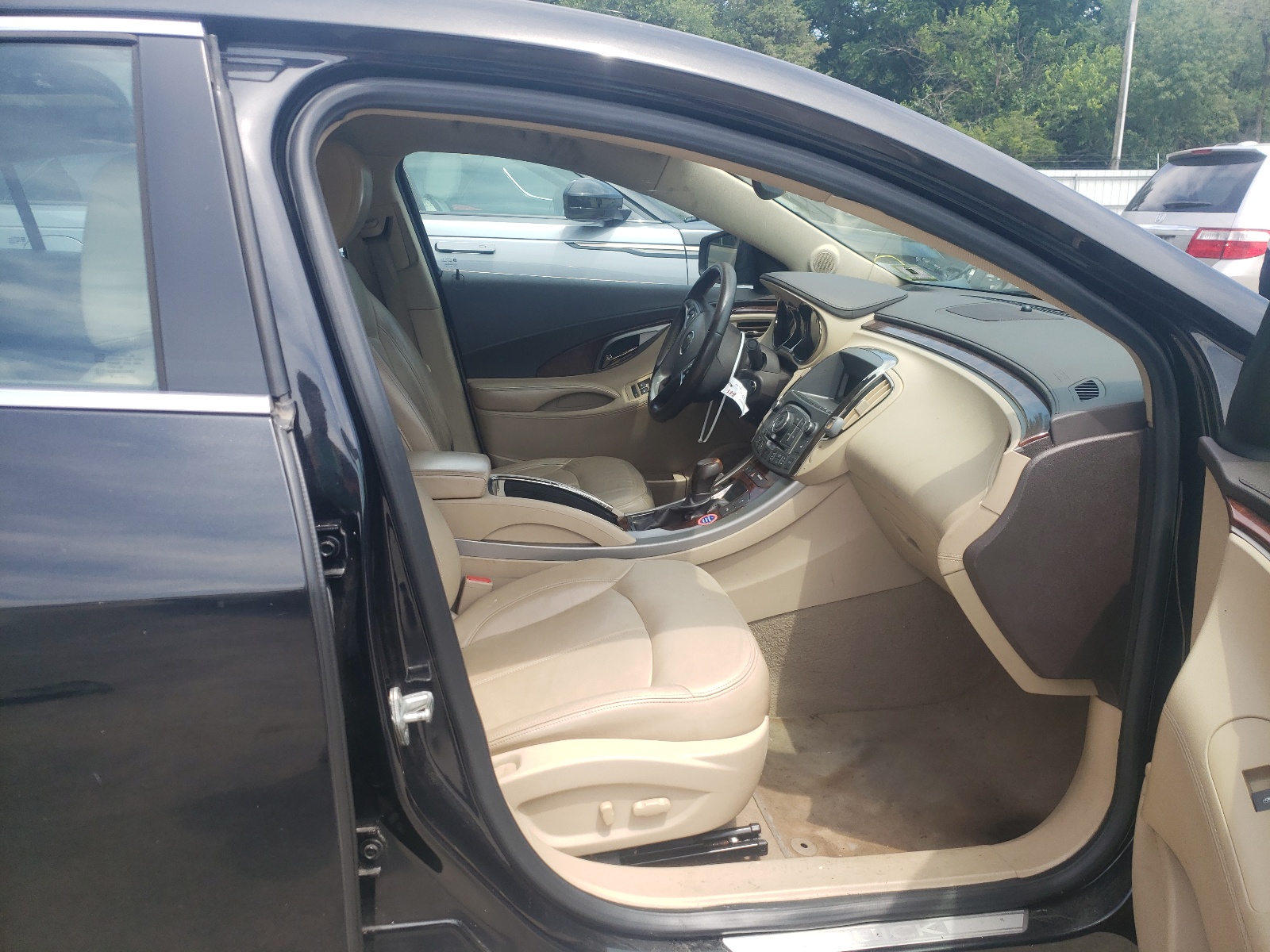 Photo 5 from auction – 2010 BUICK LACROSSE C with VIN 1G4GD5GG0AF132978