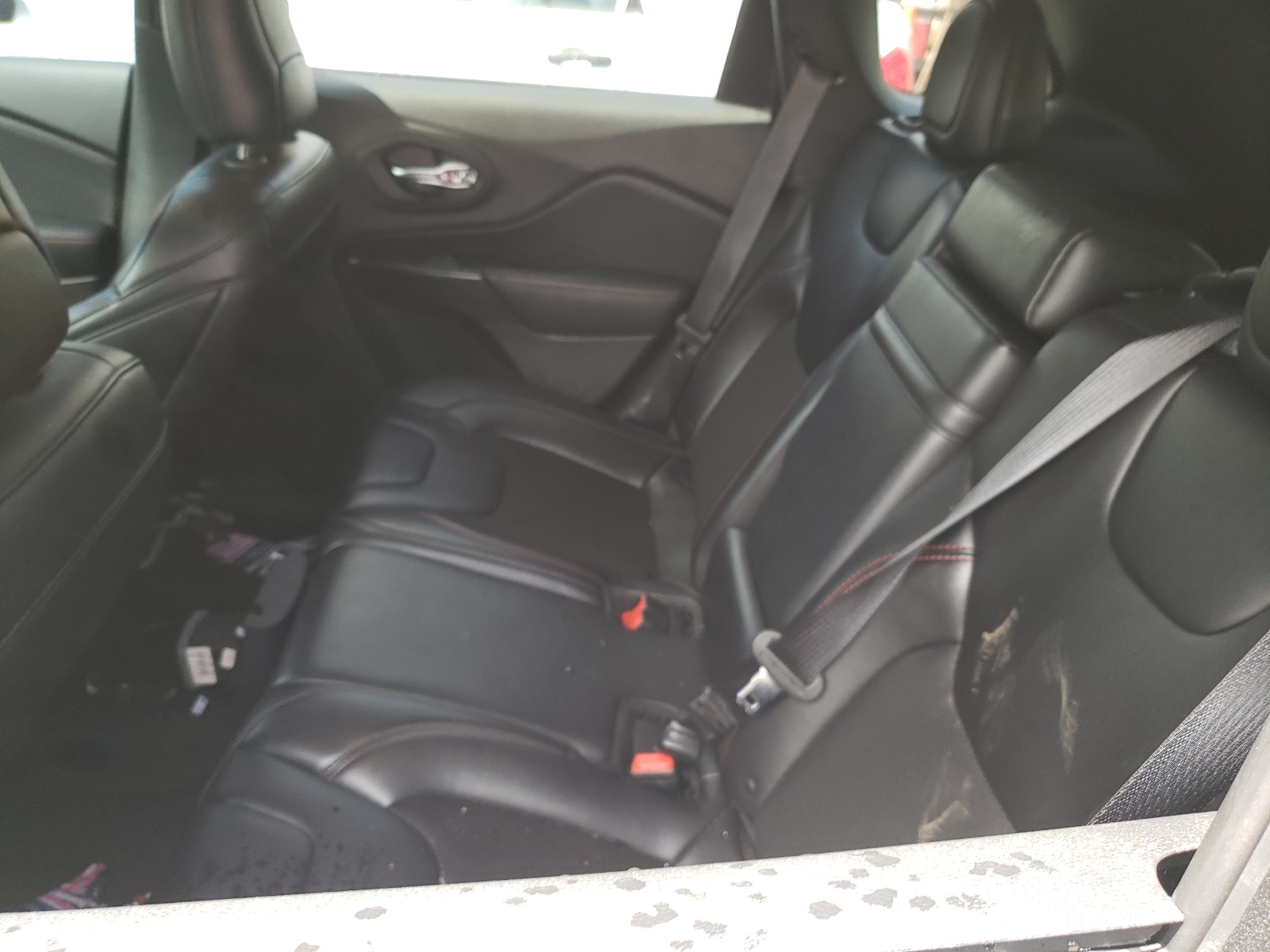 Photo 6 from auction – 2019 JEEP CHEROKEE T with VIN 1C4PJMBX6KD345865