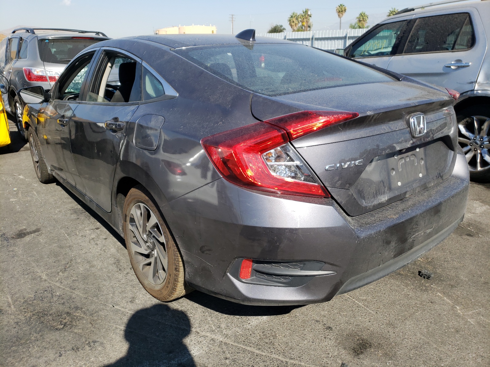 Photo 3 from auction – 2018 HONDA CIVIC EX with VIN 2HGFC2F70JH542831