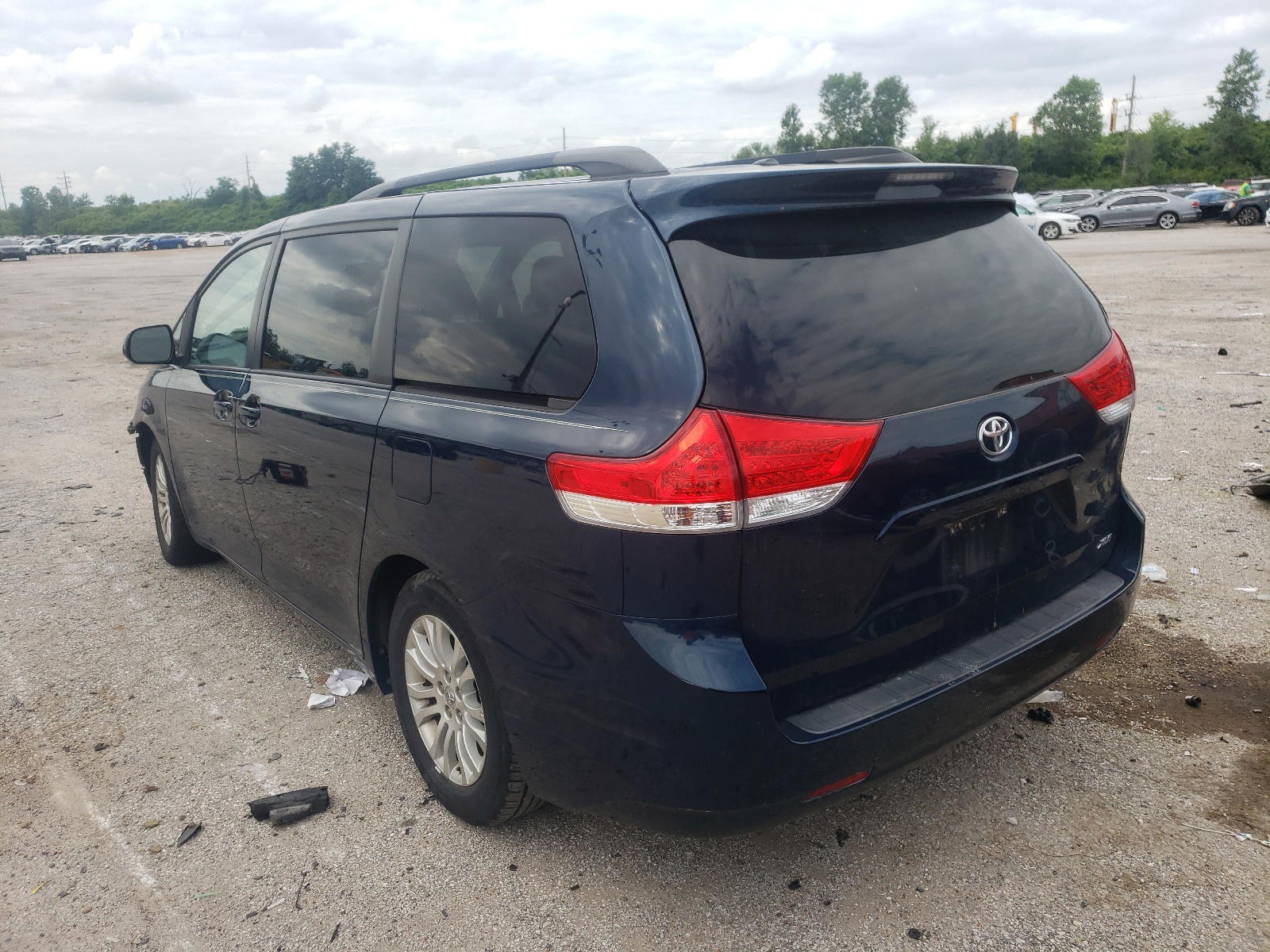 Photo 3 from auction – 2012 TOYOTA SIENNA XLE with VIN 5TDYK3DC0CS264341
