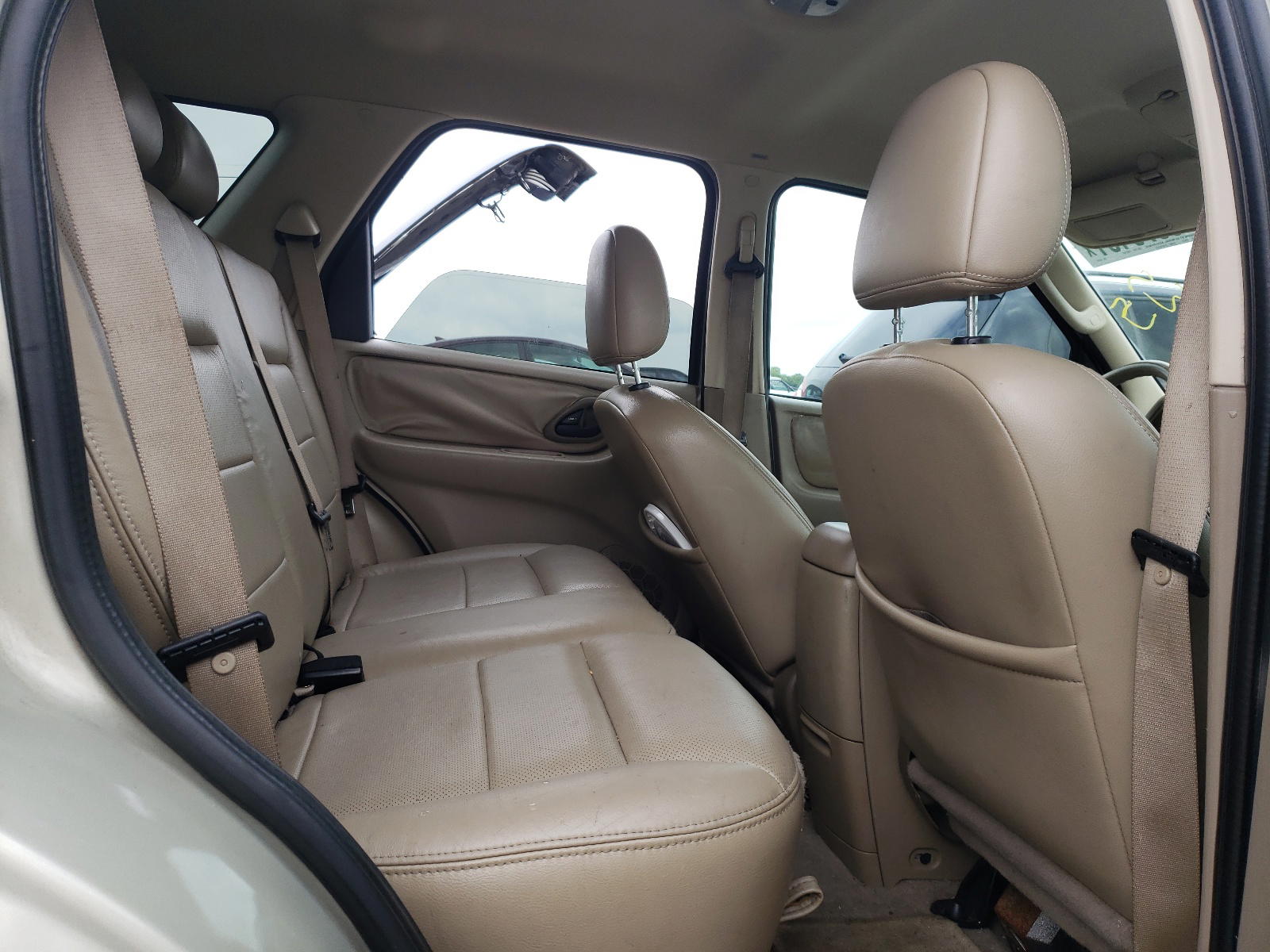 Photo 6 from auction – 2005 FORD ESCAPE LIM with VIN 1FMCU04185KA94222