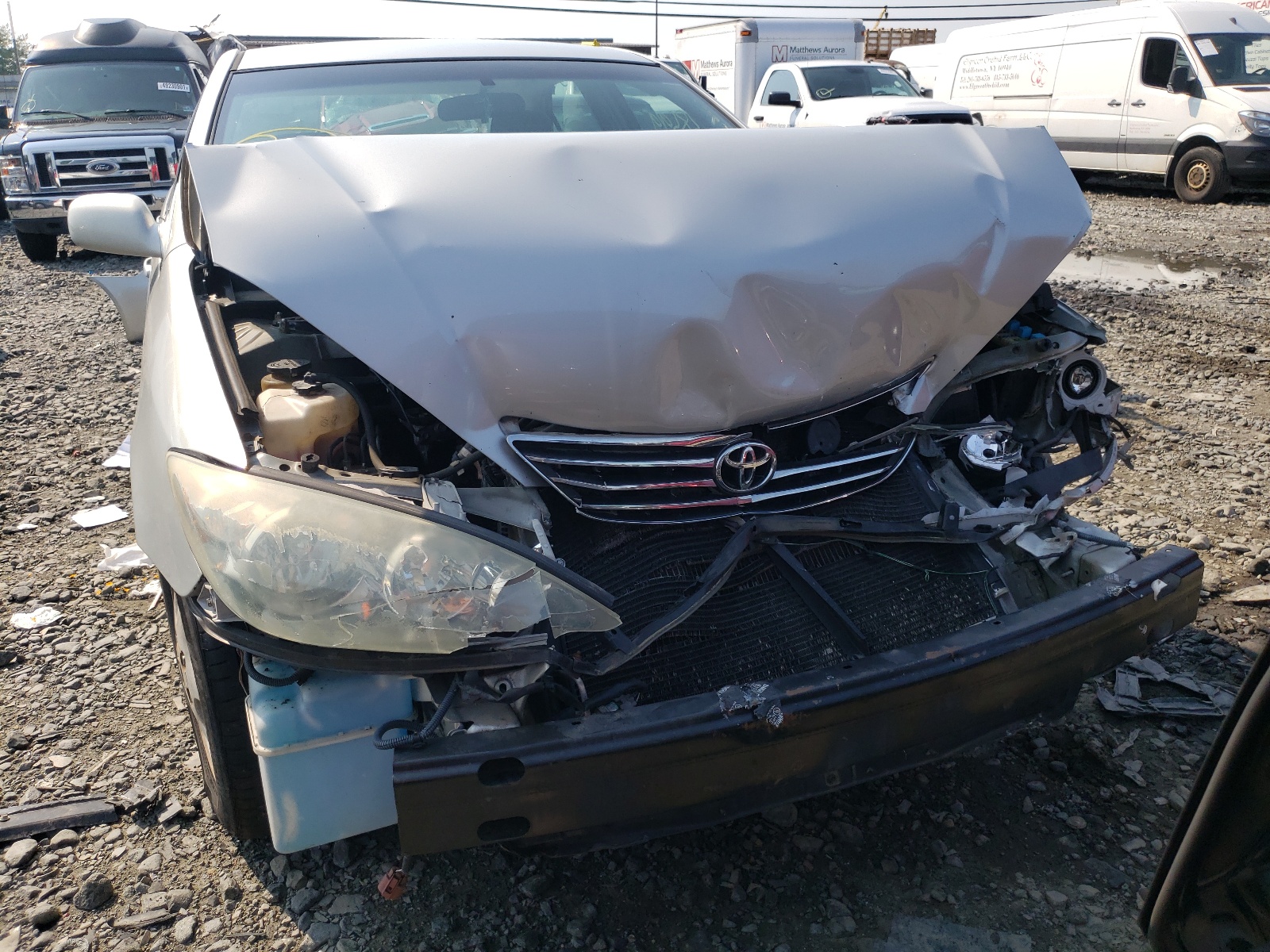 Photo 9 from auction – 2005 TOYOTA CAMRY LE with VIN 4T1BE32K35U059341