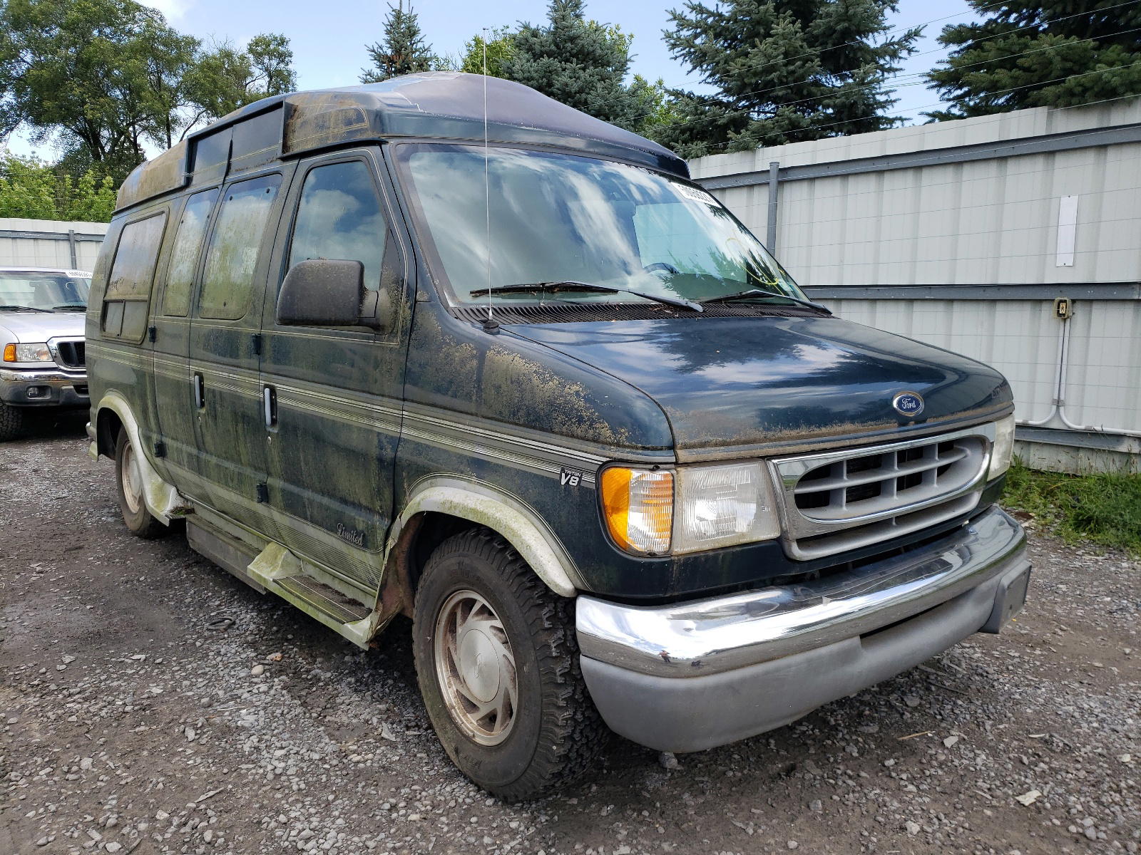 FORD ECONOLINE 1998 with VIN 1FDRE14L0WHB64678 - Photo from auction