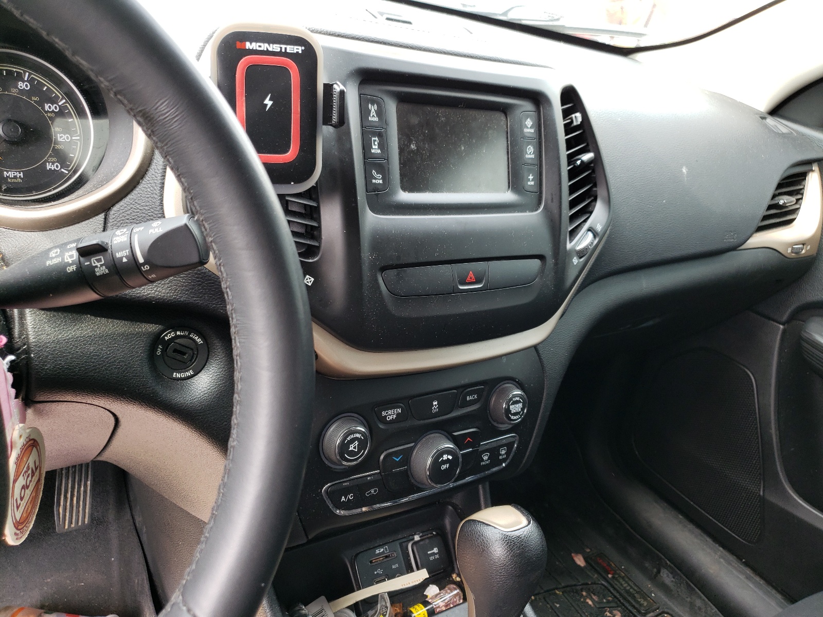 Photo 9 from auction – 2015 JEEP CHEROKEE L with VIN 1C4PJLCB4FW655746