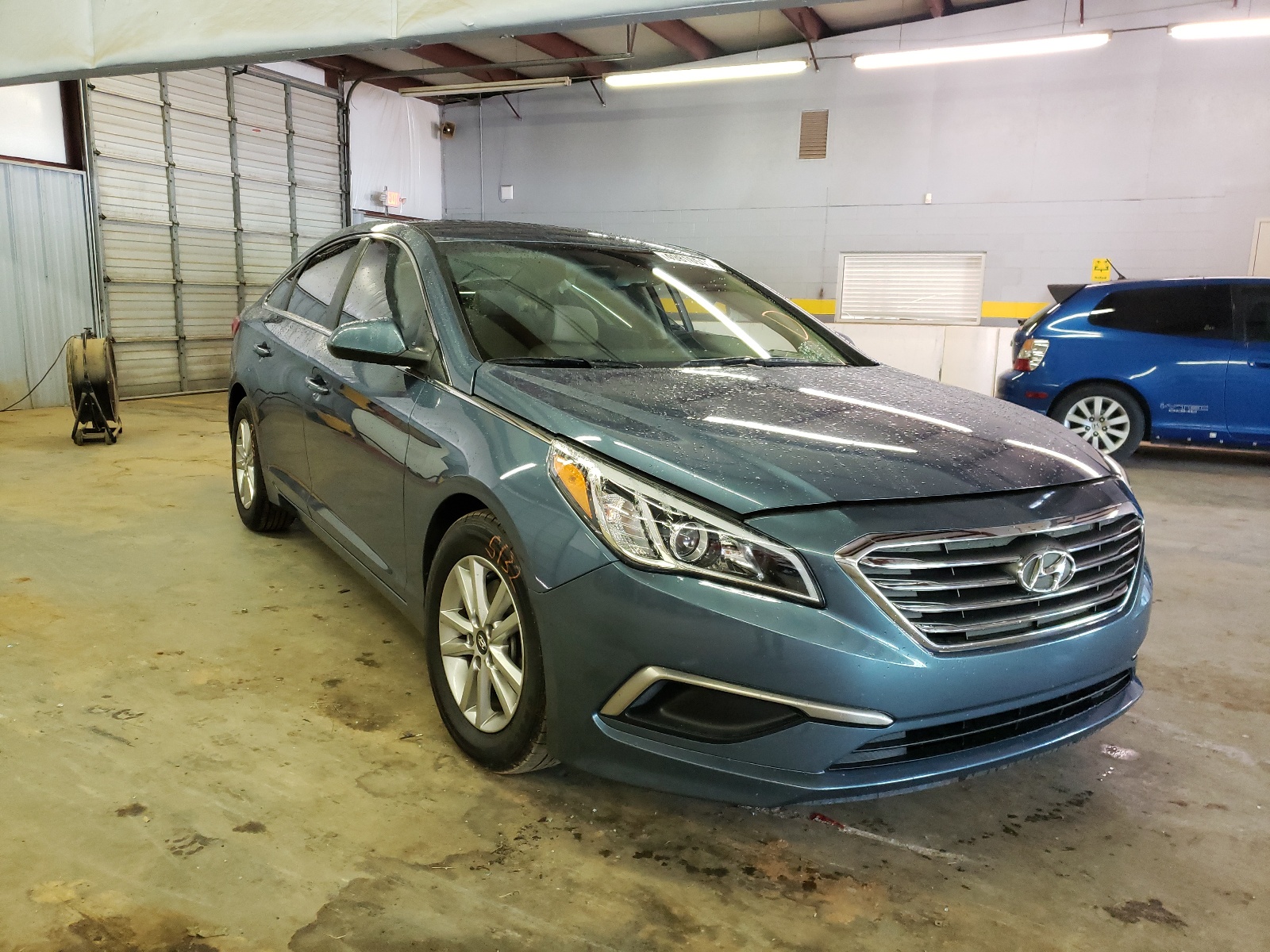 HYUNDAI SONATA SE 2016 with VIN 5NPE24AF5GH276875 - Photo from auction
