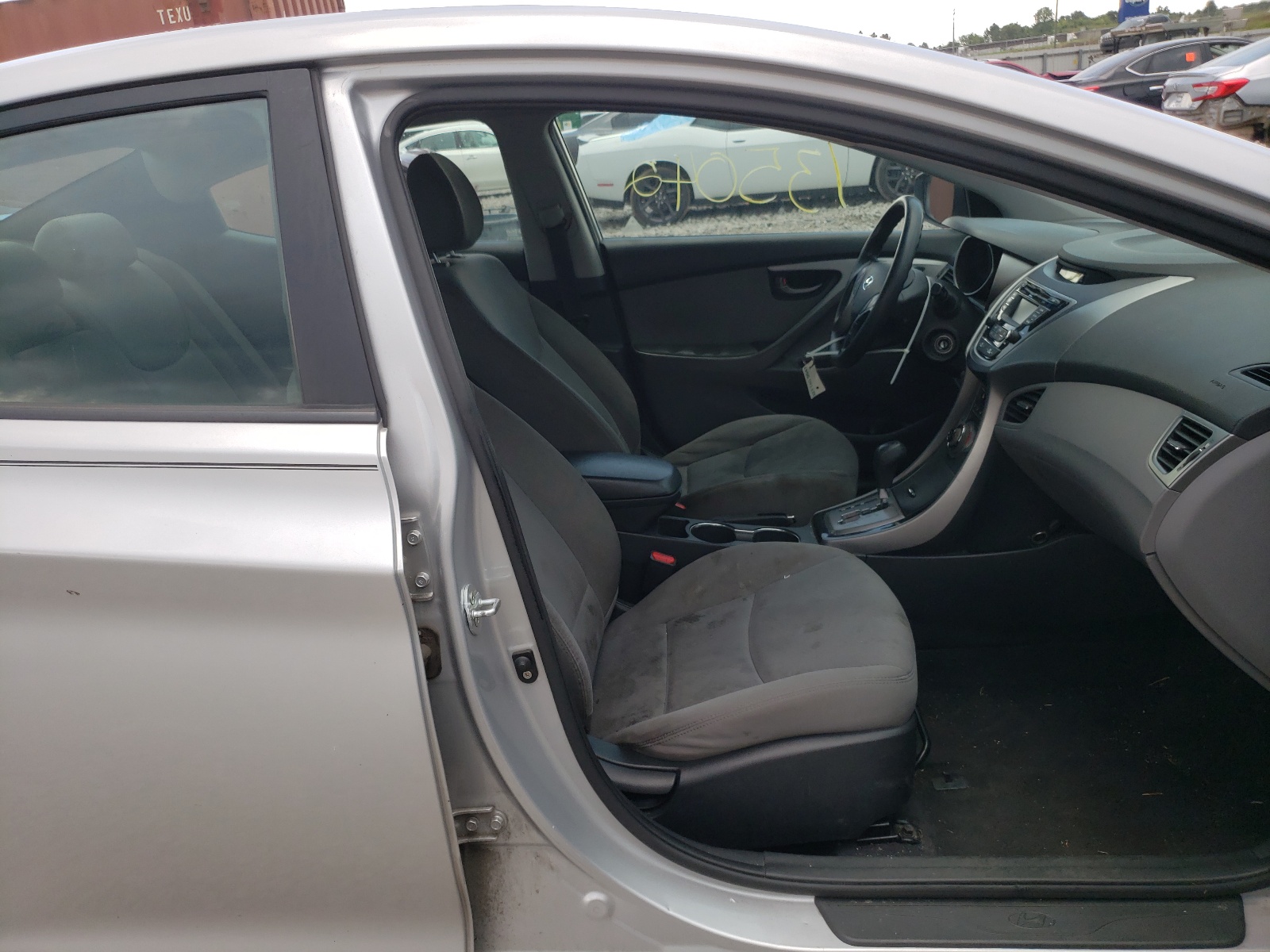 Photo 5 from auction – 2013 HYUNDAI ELANTRA with VIN KMHDH4AE9DU648975