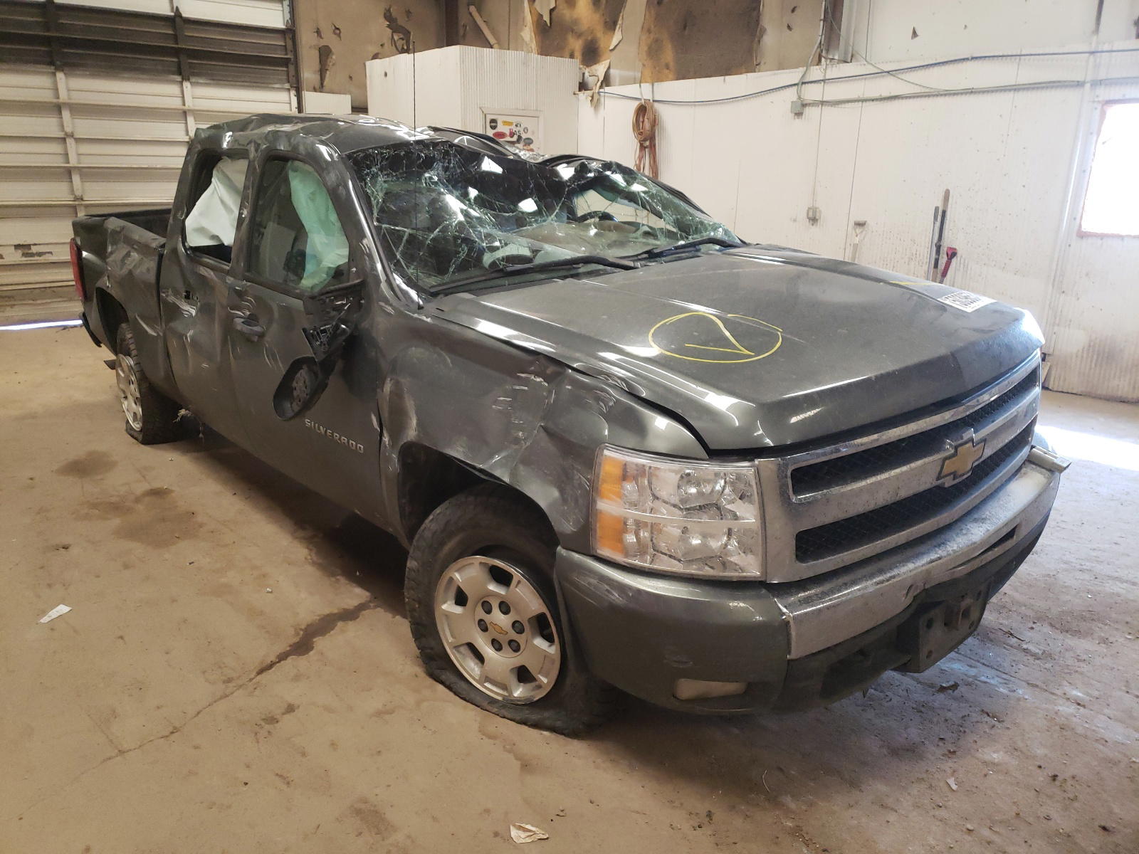 CHEVROLET SILVERADO 2011 with VIN 3GCPKSE33BG335145 - Photo from auction