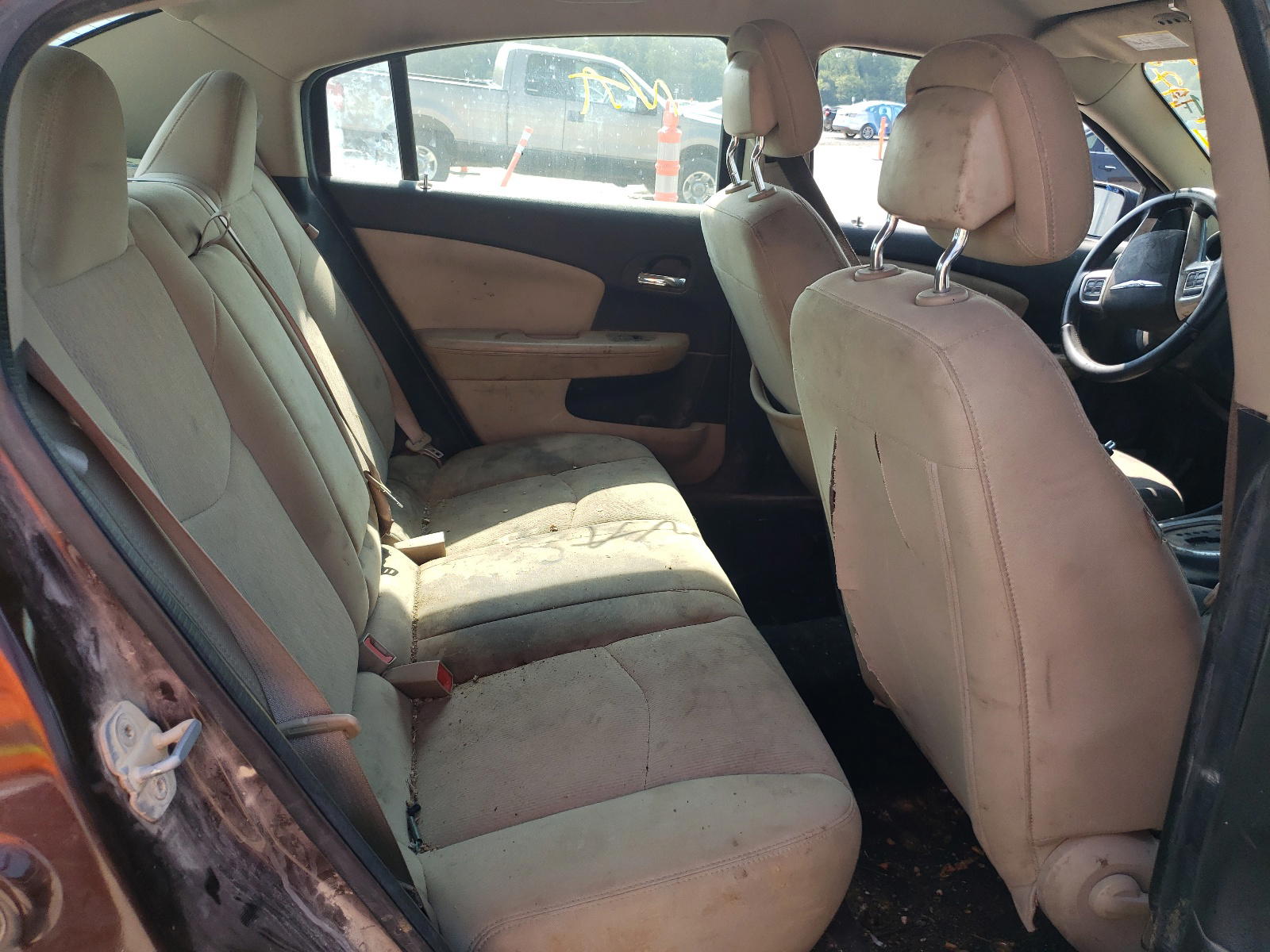 Photo 6 from auction – 2013 CHRYSLER 200 TOURIN with VIN 1C3CCBBB6DN611761