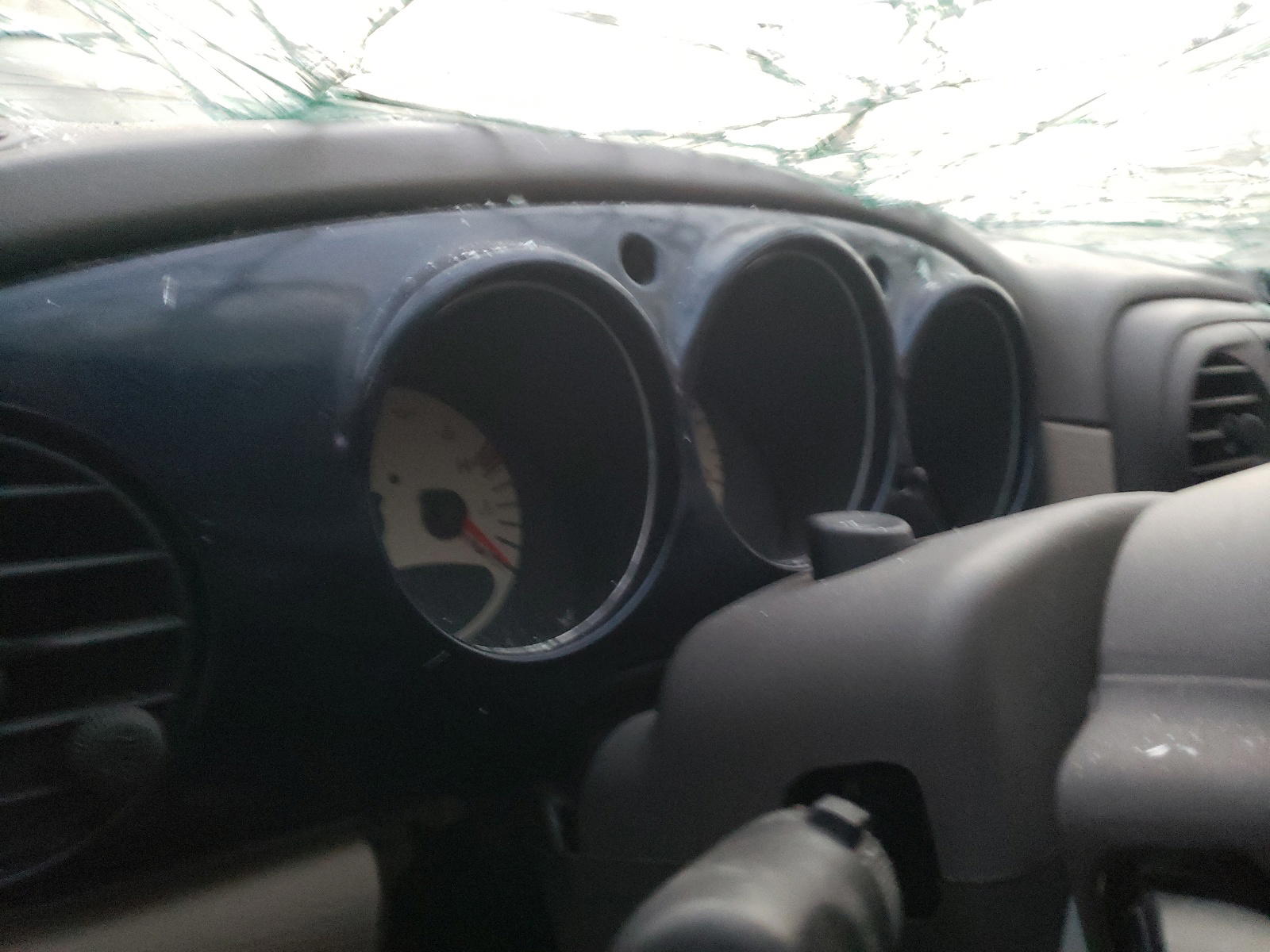 Photo 8 from auction – 2005 CHRYSLER PT CRUISER with VIN 3C3AY55EX5T528156