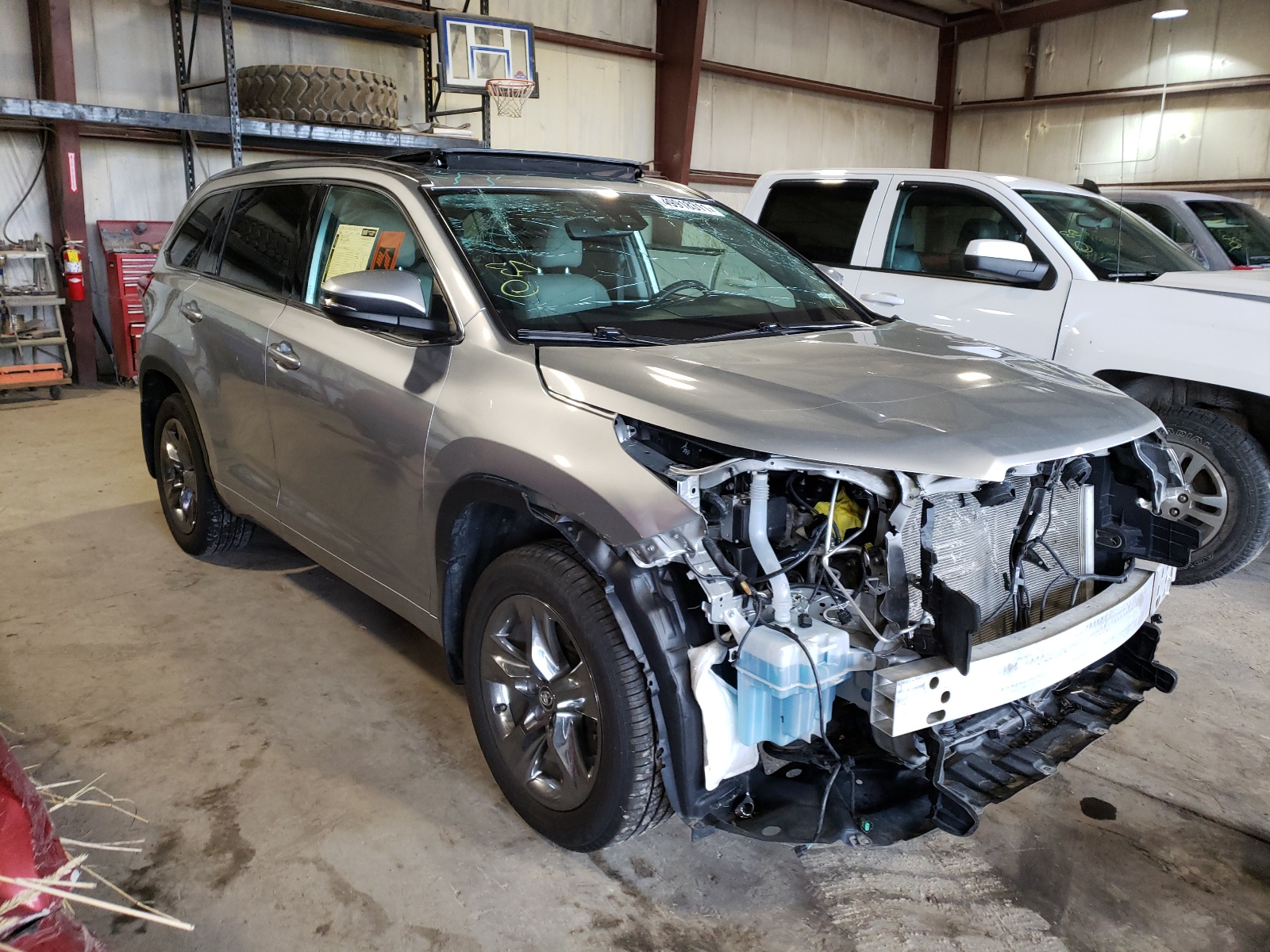 Photo 1 from auction – 2019 TOYOTA HIGHLANDER with VIN 5TDDZRFH4KS928855