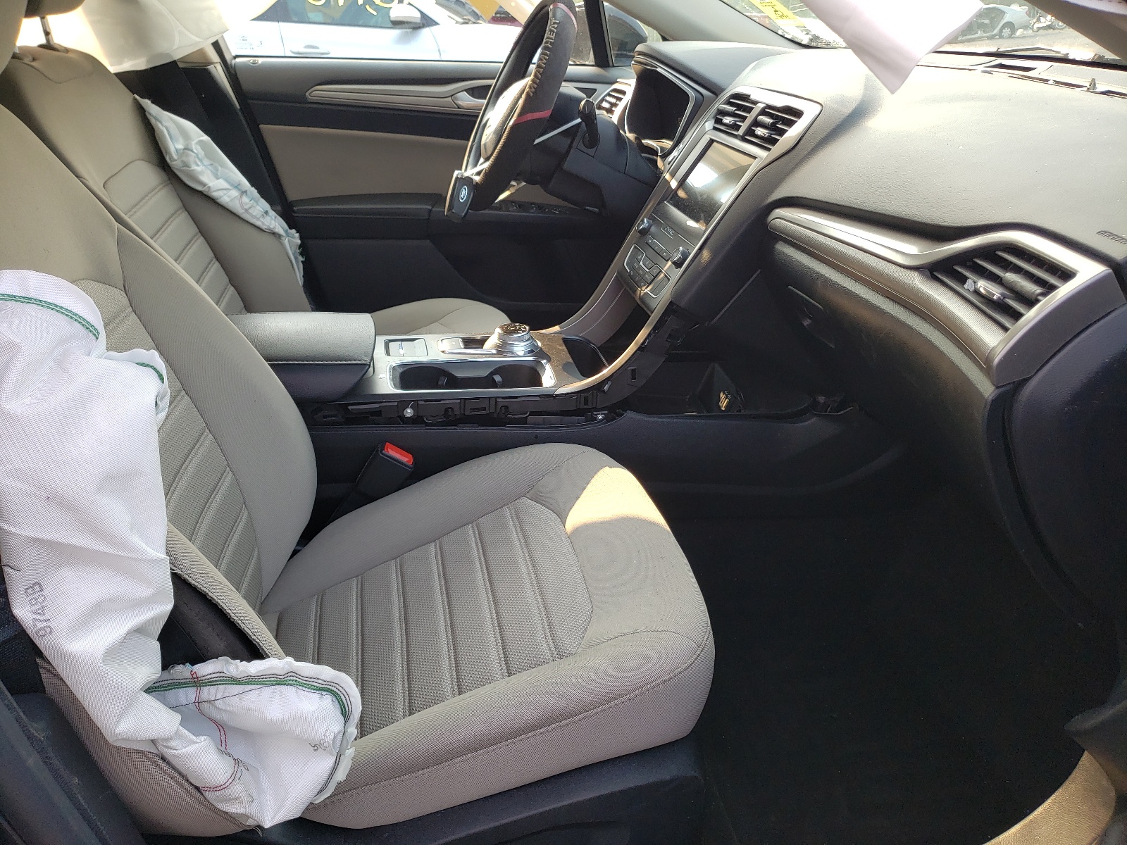 Photo 5 from auction – 2019 FORD FUSION S with VIN 3FA6P0G71KR247495