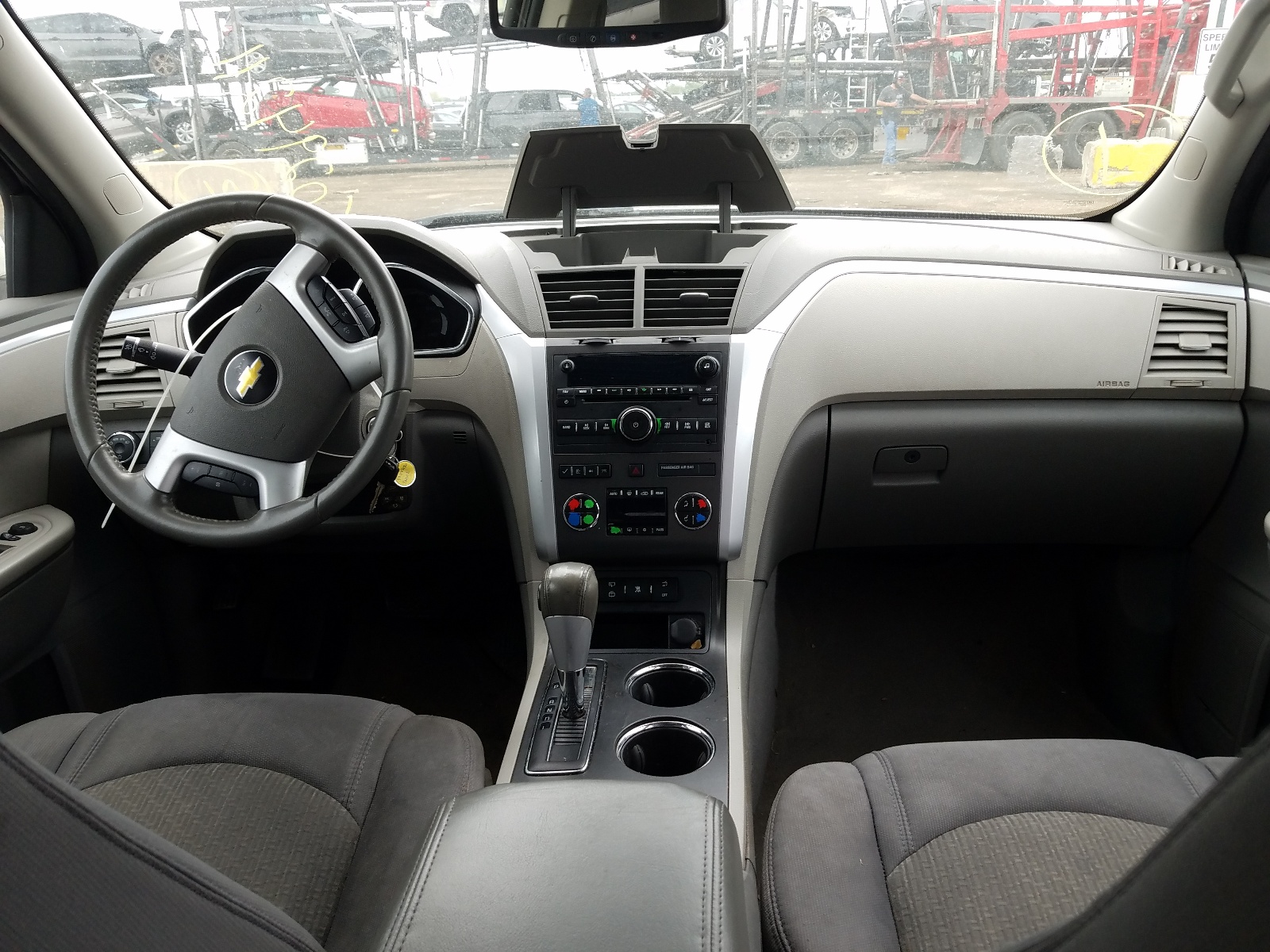 Photo 9 from auction – 2011 CHEVROLET TRAVERSE L with VIN 1GNKVJED1BJ308889